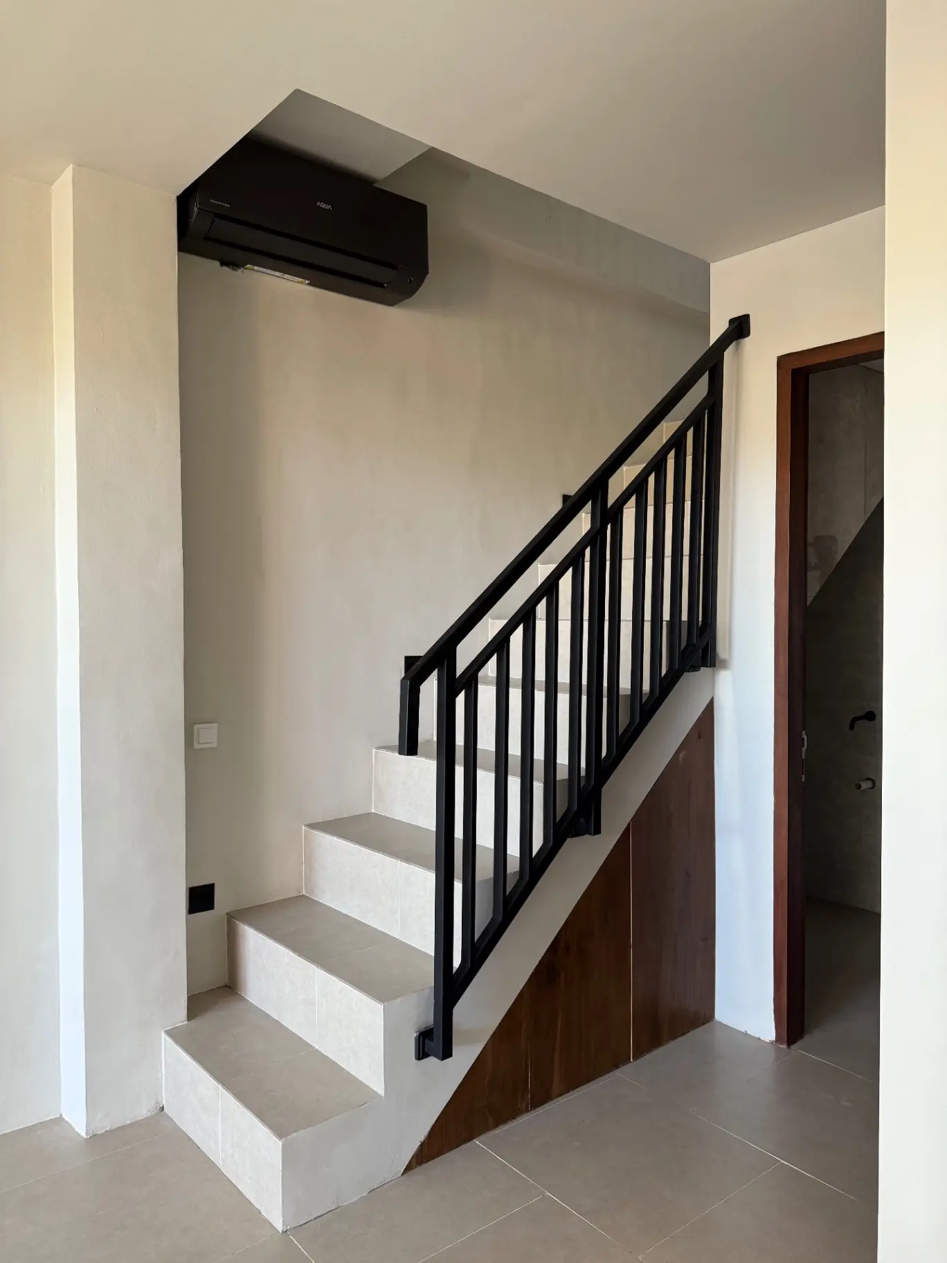 Unfurnished Modern 3-Bedroom Villa with Jacuzzi in Central Location — image 4