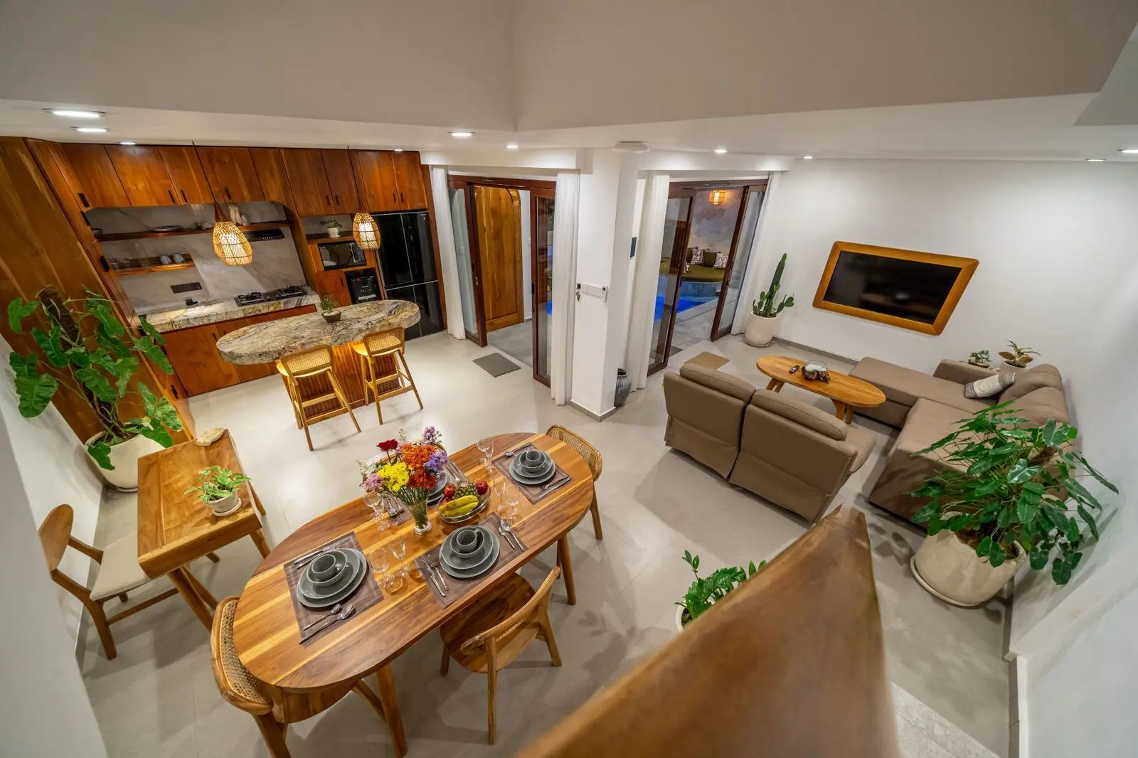 Brand New With Rooftop and Office-2 Bedroom Pererenan — image 3