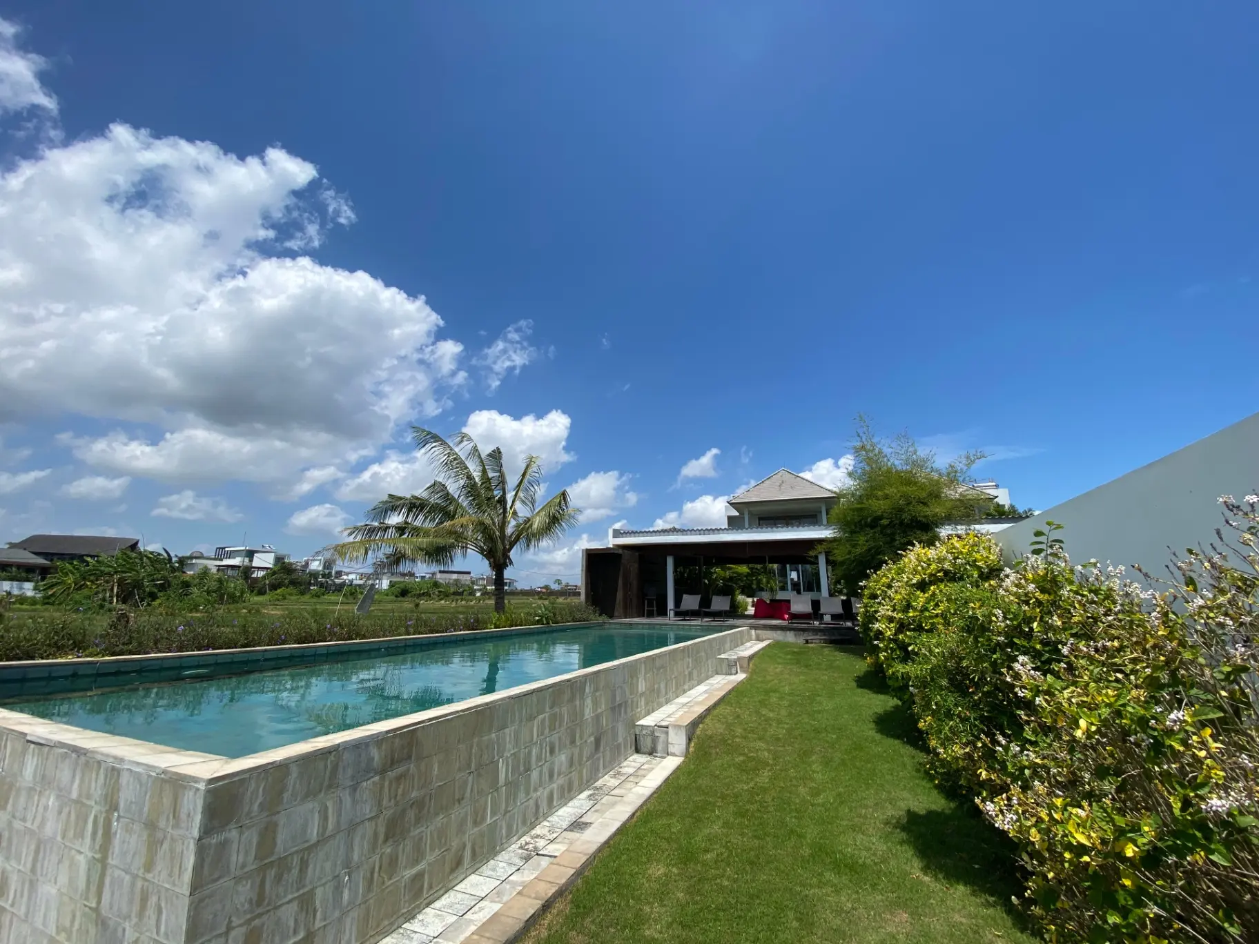 Beachfront 3BR Villa in Cemagi — image 1