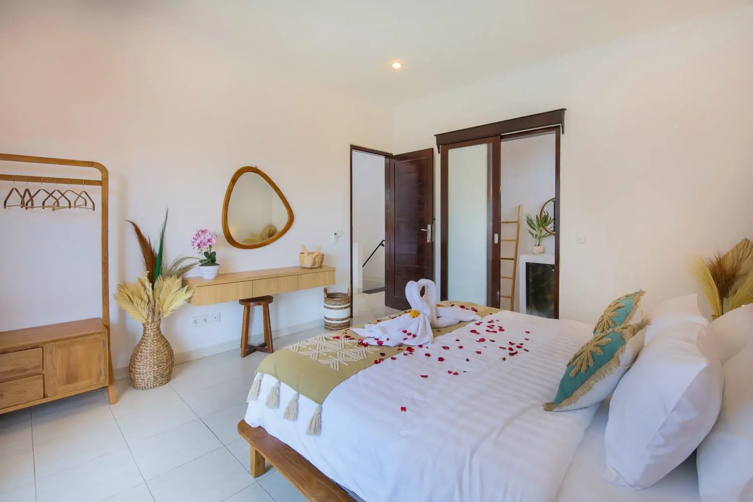 Freshly Renovated– Charming 3BR Villa in Seminyak — image 4