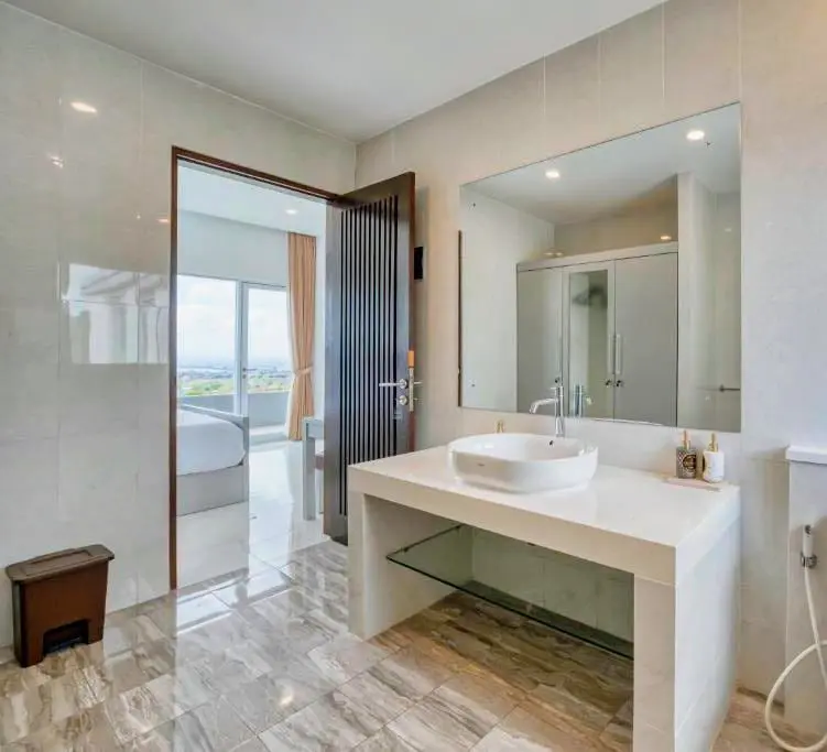 Unggasan 3-bedroom ocean view — image 4