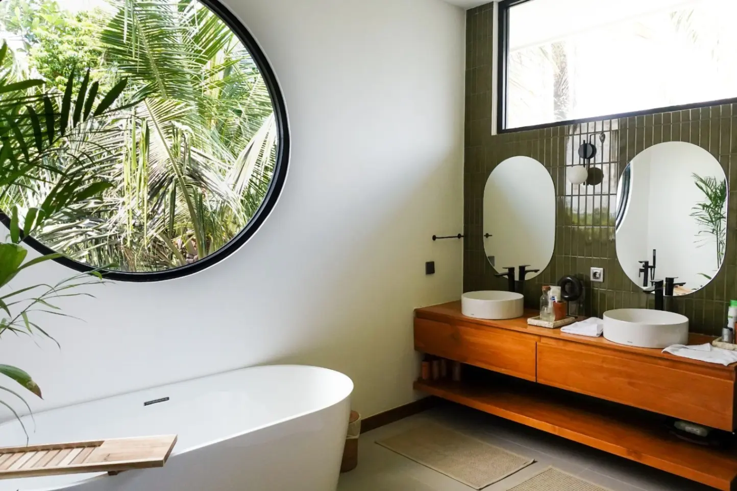 4-Bedroom Villa with Modern Tropical Luxury in Cepaka — image 4