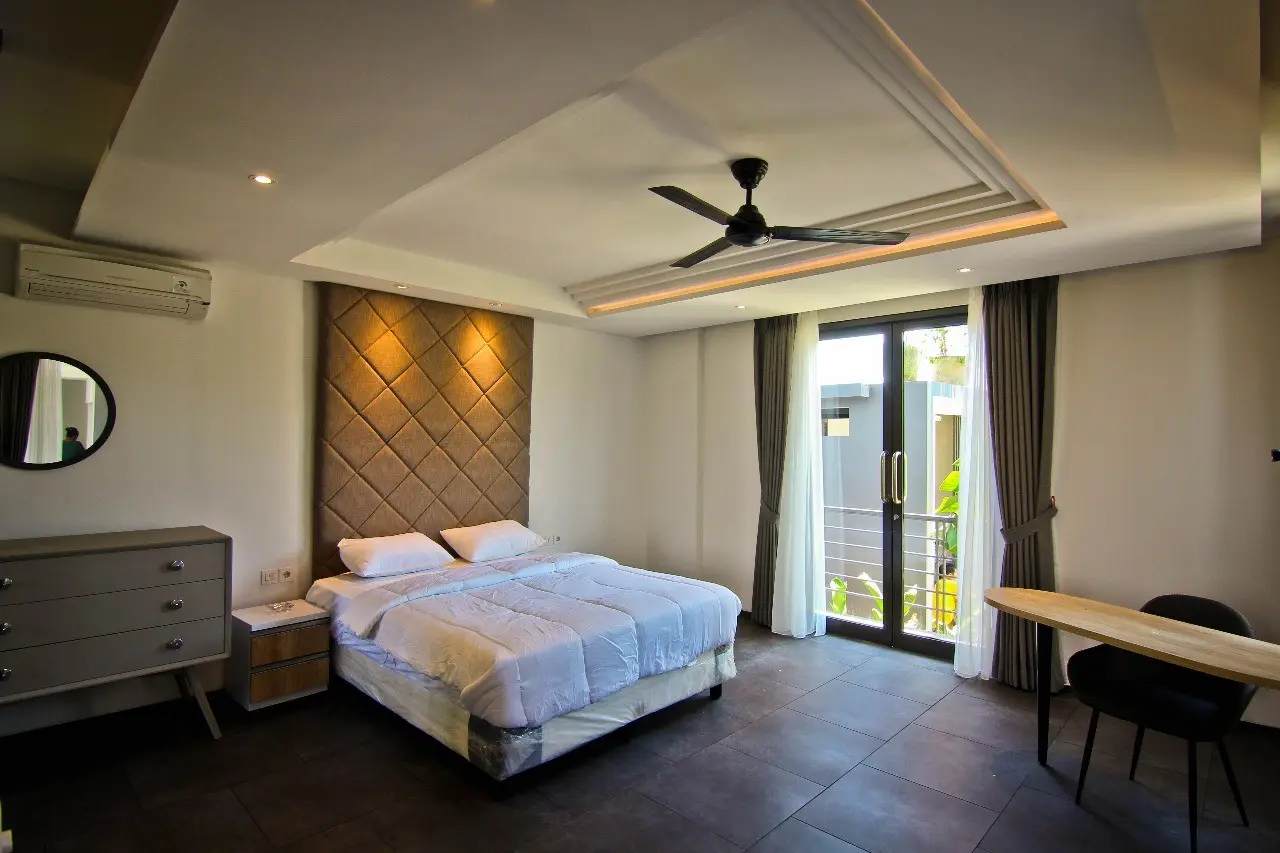 SEA BREEZE APARTMENTS - UNIT 4 (1BR) — image 1