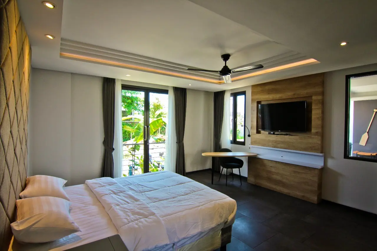 SEA BREEZE APARTMENTS - UNIT 4 (1BR) — image 2