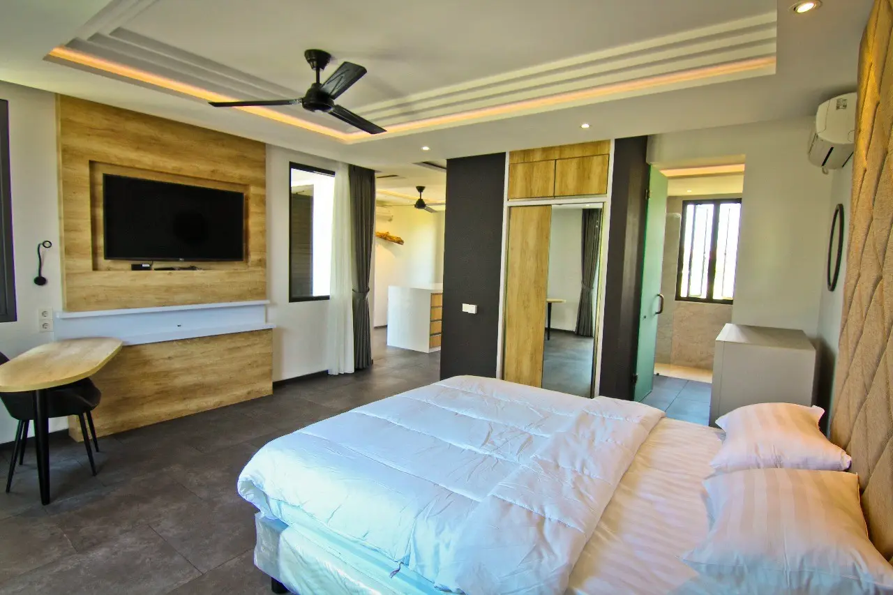 SEA BREEZE APARTMENTS - UNIT 4 (1BR) — image 3