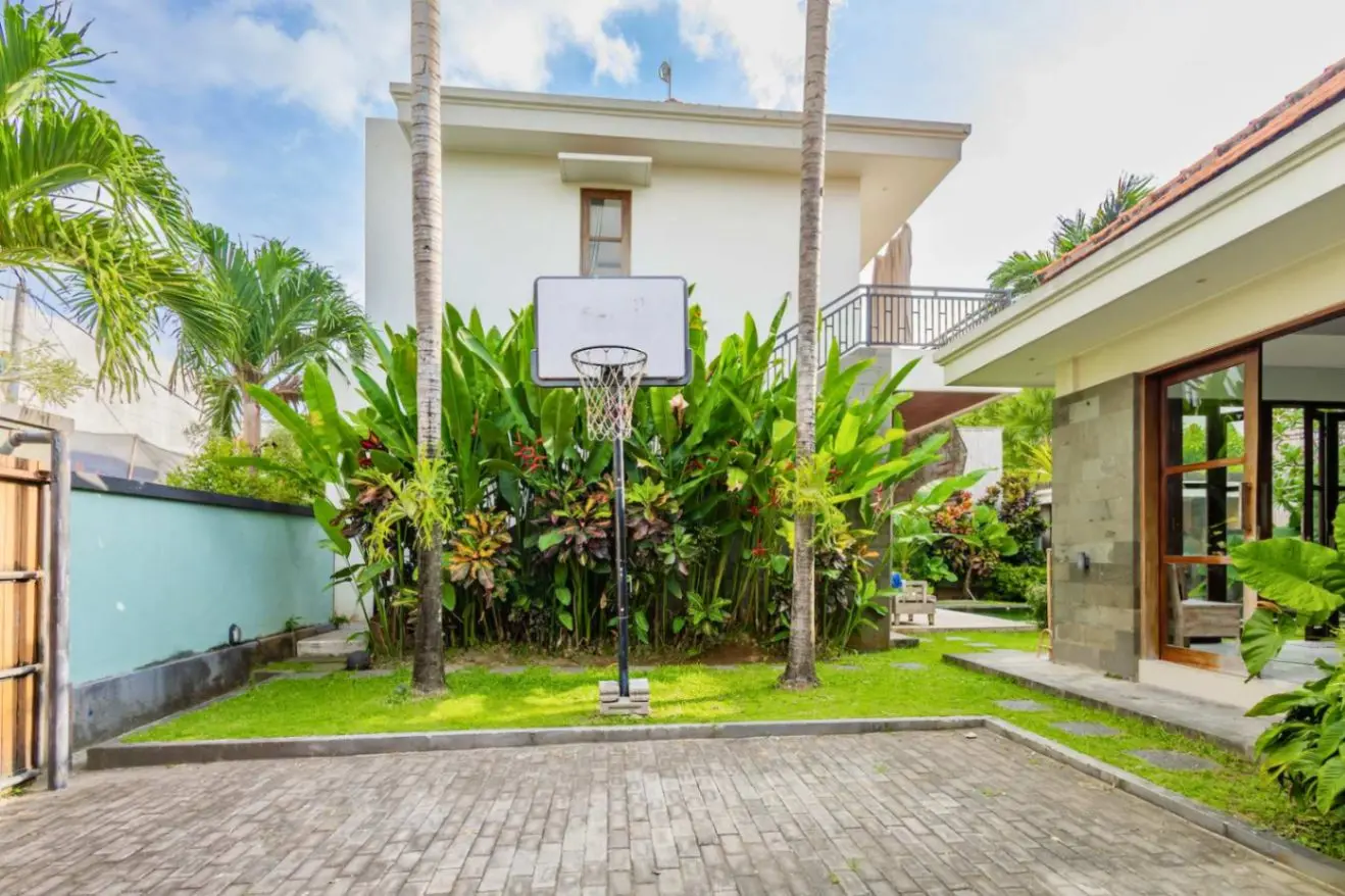 Cemagi - 3BR Villa Near The Beach — image 3