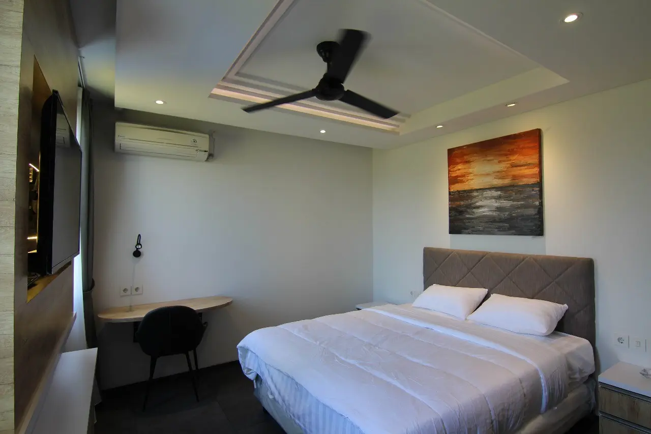 SEA BREEZE APARTMENTS - UNIT 3 (1BR & Living Room)