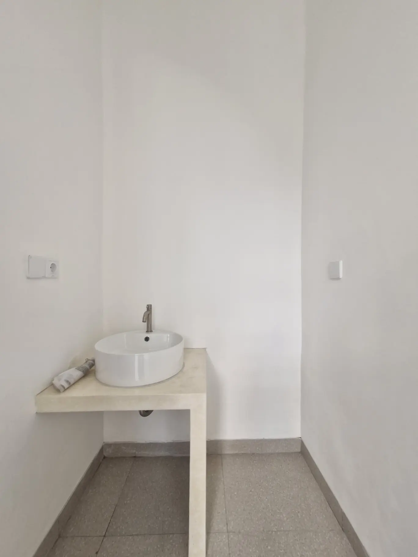 Villa di pantai lima for rent — image 2