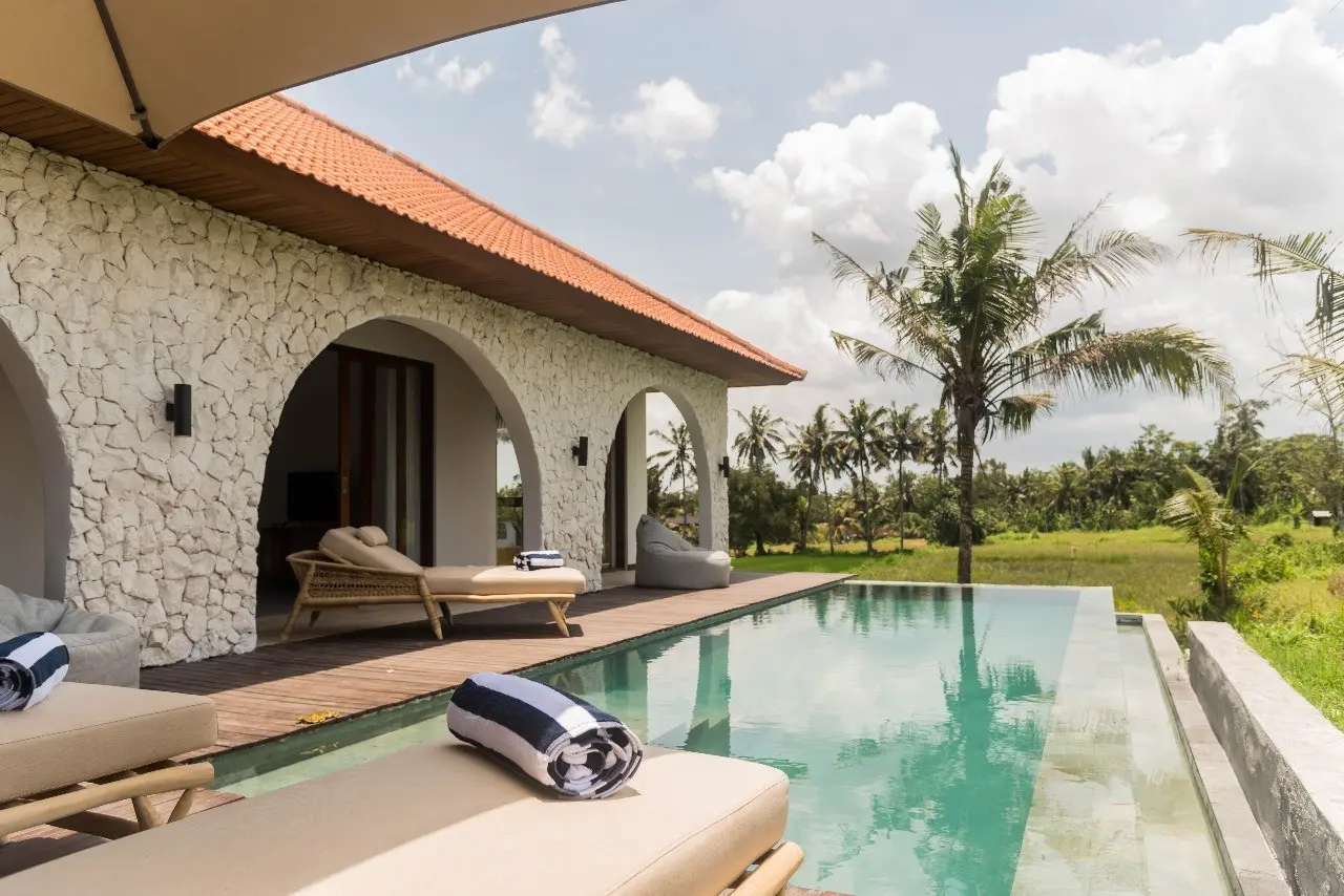 3 BEDROOM VILLA IN THE MIDDLE OF RICEFIELD IN UBUD — image 2