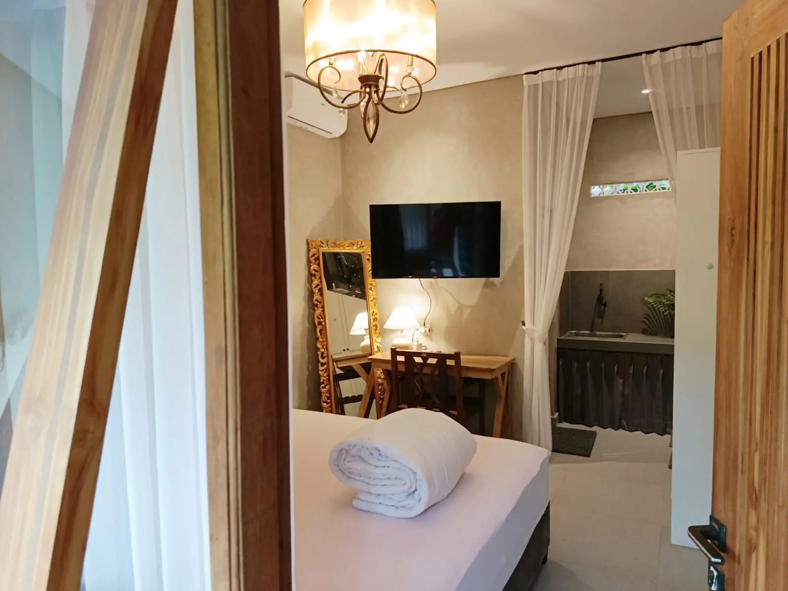 WR 01- FOR RENT VILLA KONTEMPORER TROPICAL IN SANUR — image 2
