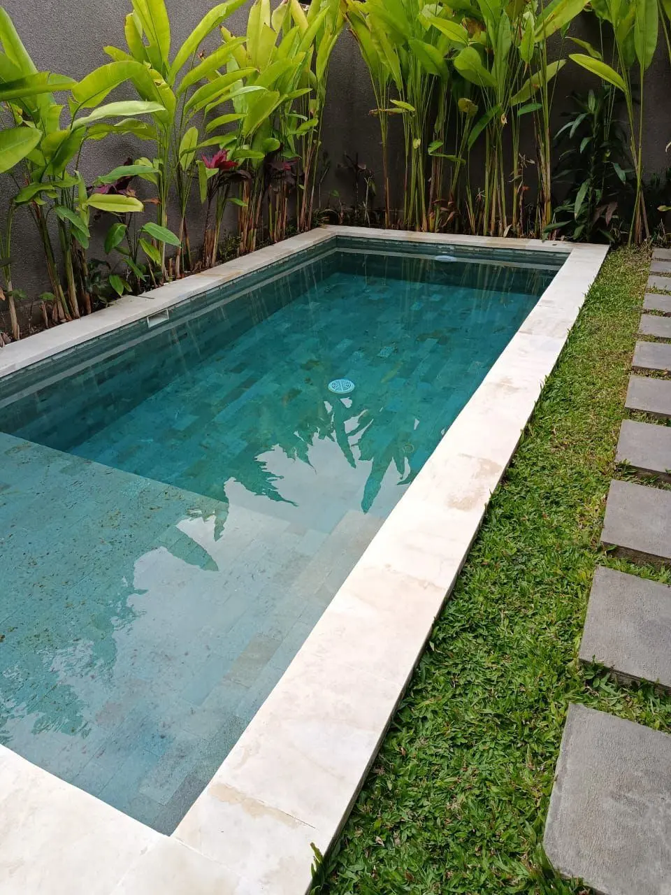 WR 01- FOR RENT VILLA KONTEMPORER TROPICAL IN SANUR