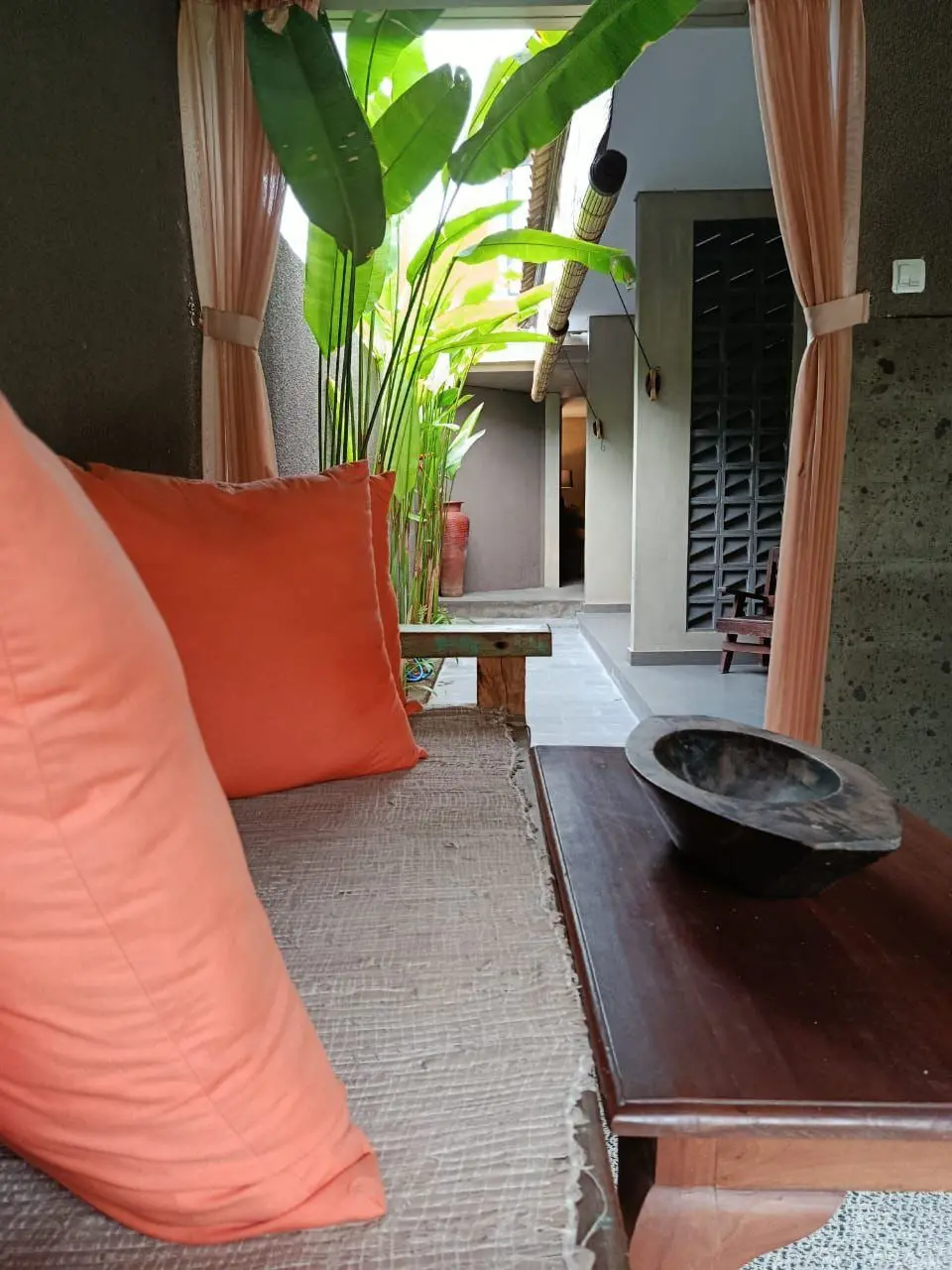 WR 01- FOR RENT VILLA KONTEMPORER TROPICAL IN SANUR — image 3