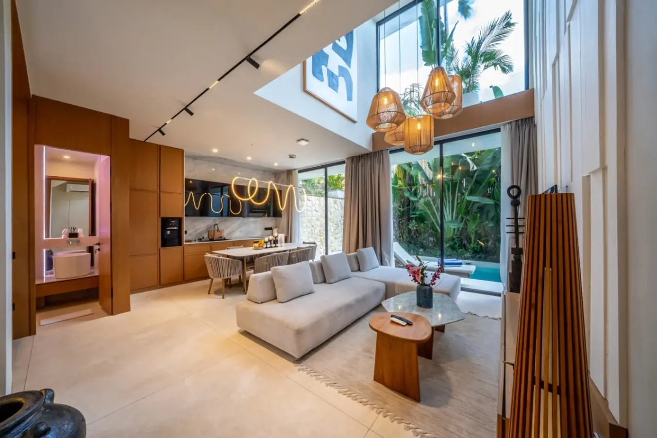 2 BEDROOM LUXURY VILLA IN CANGGU PADONAN — image 1