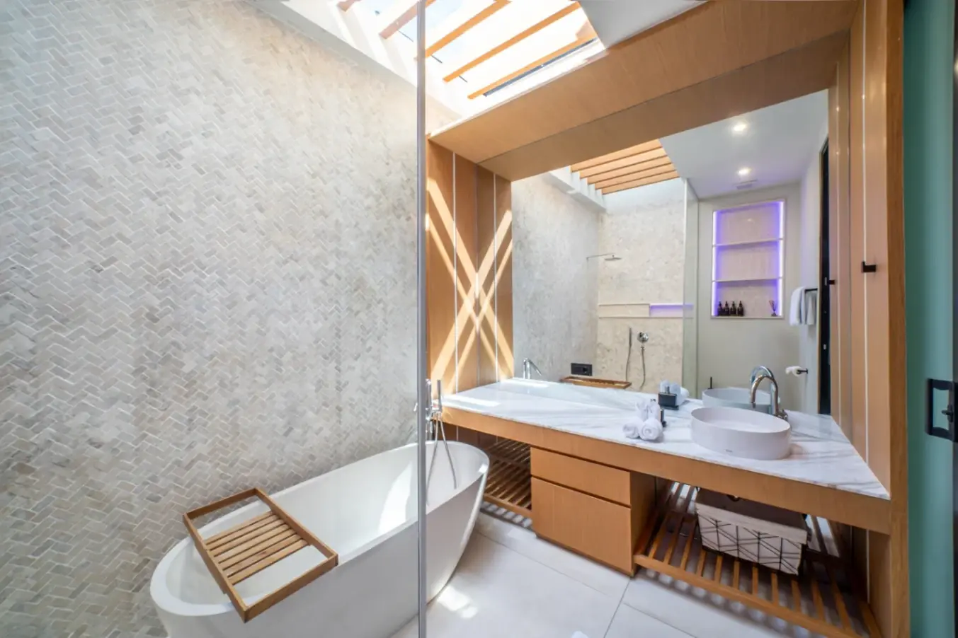 3 BEDROOM LUXURY VILLA IN CANGGU PADONAN — image 3