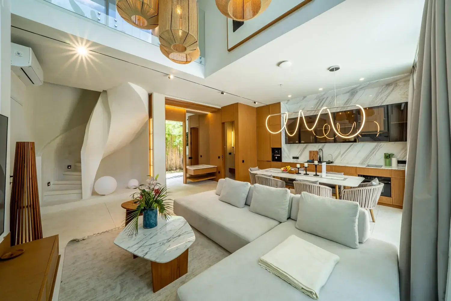 3 BEDROOM LUXURY VILLA IN CANGGU PADONAN — image 1