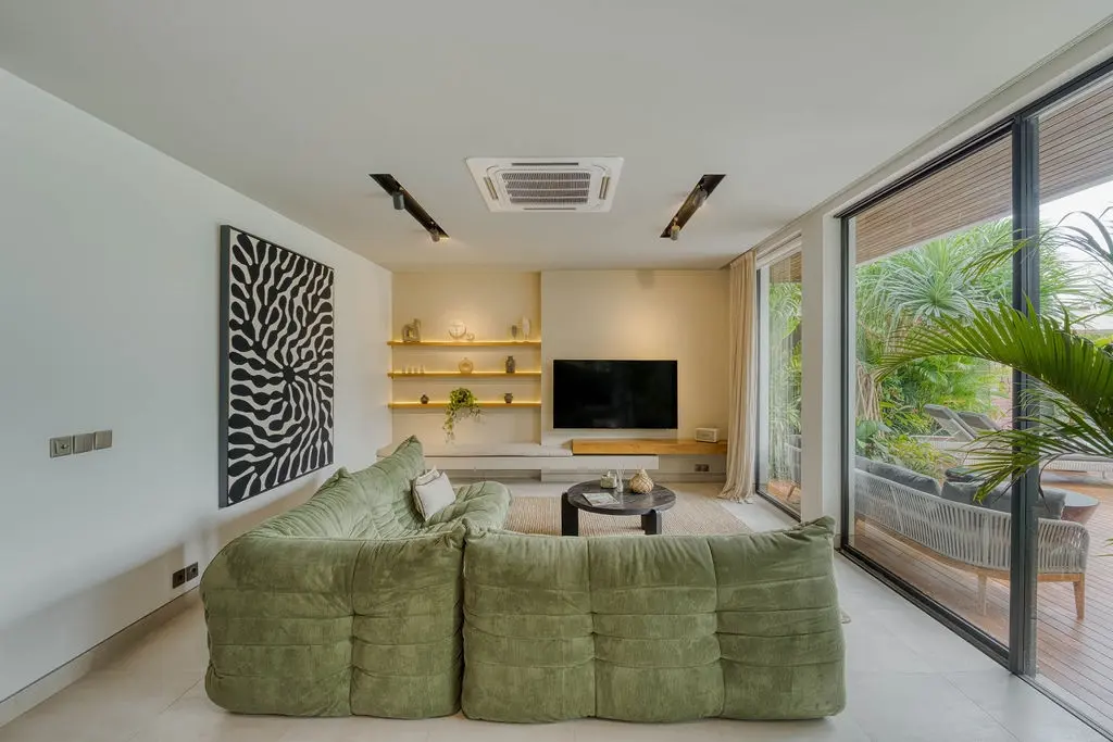 4BR Lushful Tropical Villa in Umalas — image 1