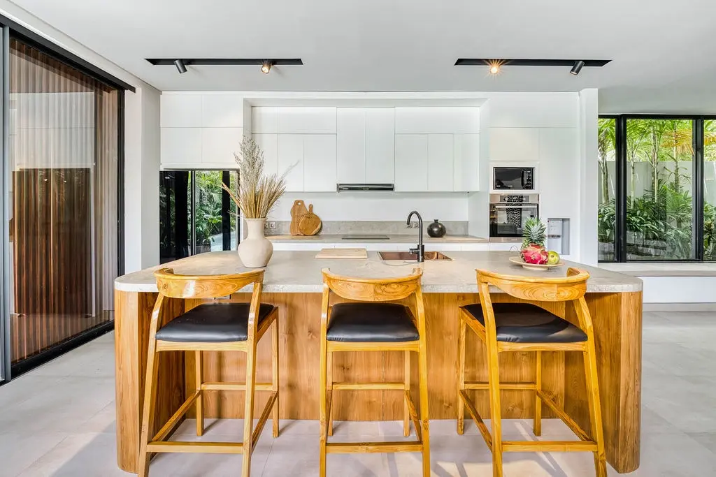 4BR Lushful Tropical Villa in Umalas — image 4