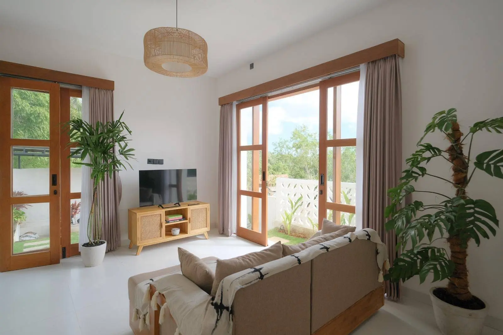 3-bedroom Ocean-view Villa in Uluwatu — image 2