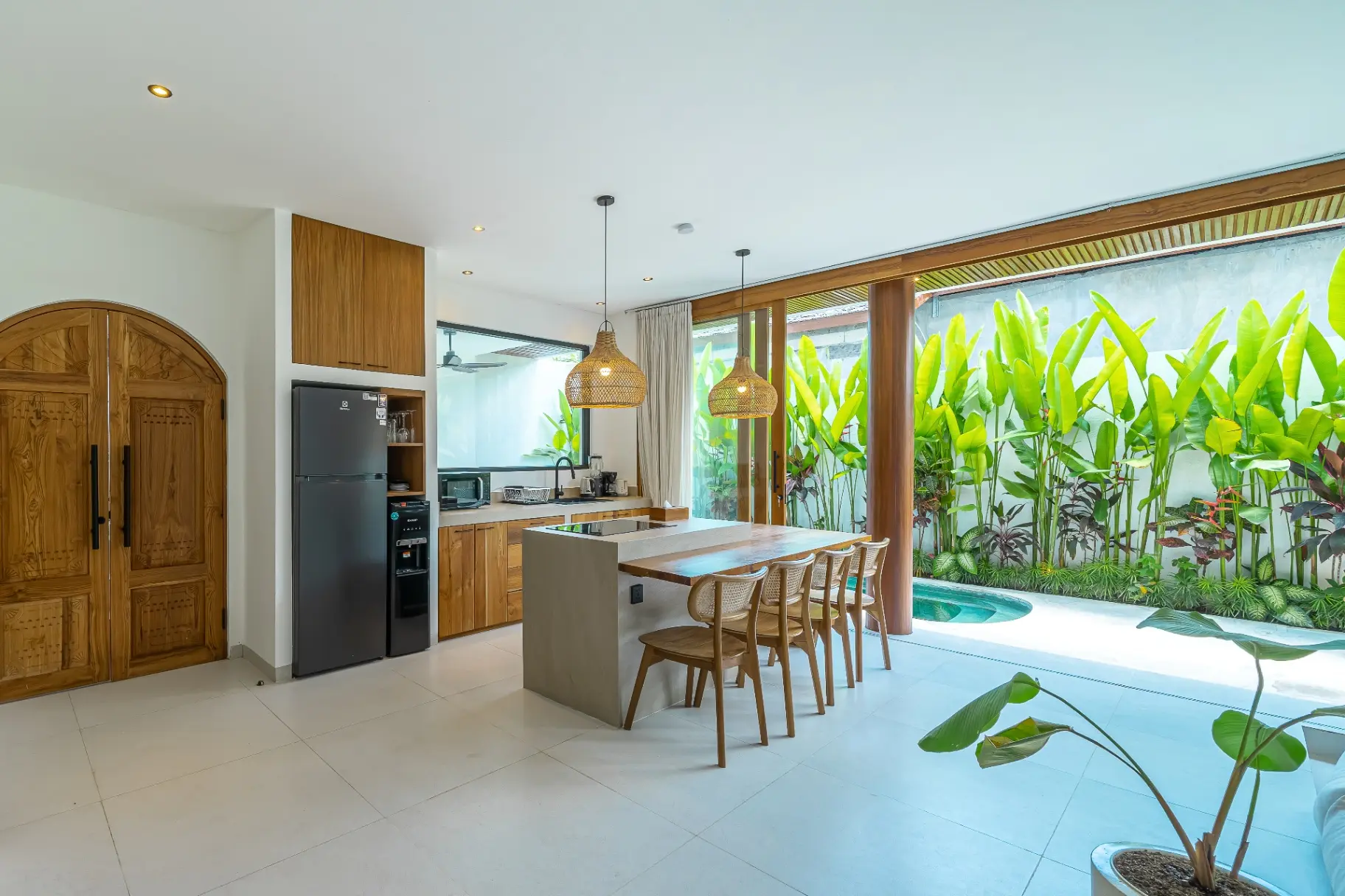 Villa Rindu Kamu - New Stylish 2BR Villa 5 Mins to Seseh Beach!! — image 4