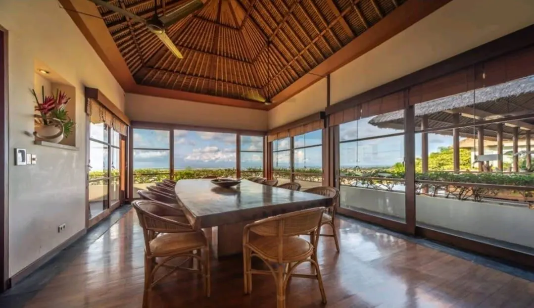 The Longhouse - 6 Bed Luxury in Jimbaran Bay — image 3