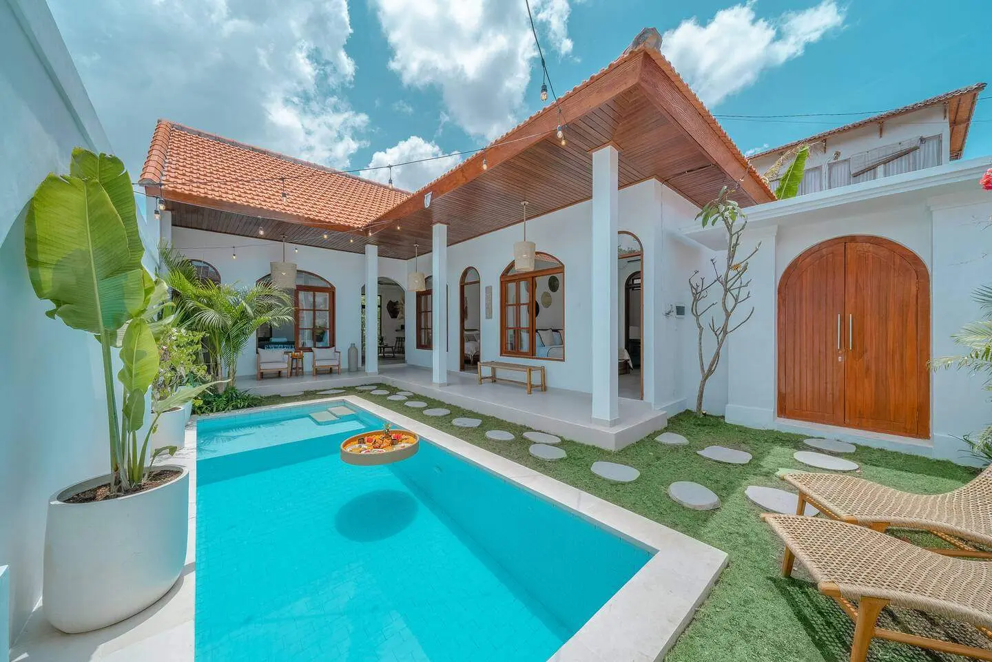3 BEDROOMS VILLA 5 MINUTES TO ECHO BEACH - YO183