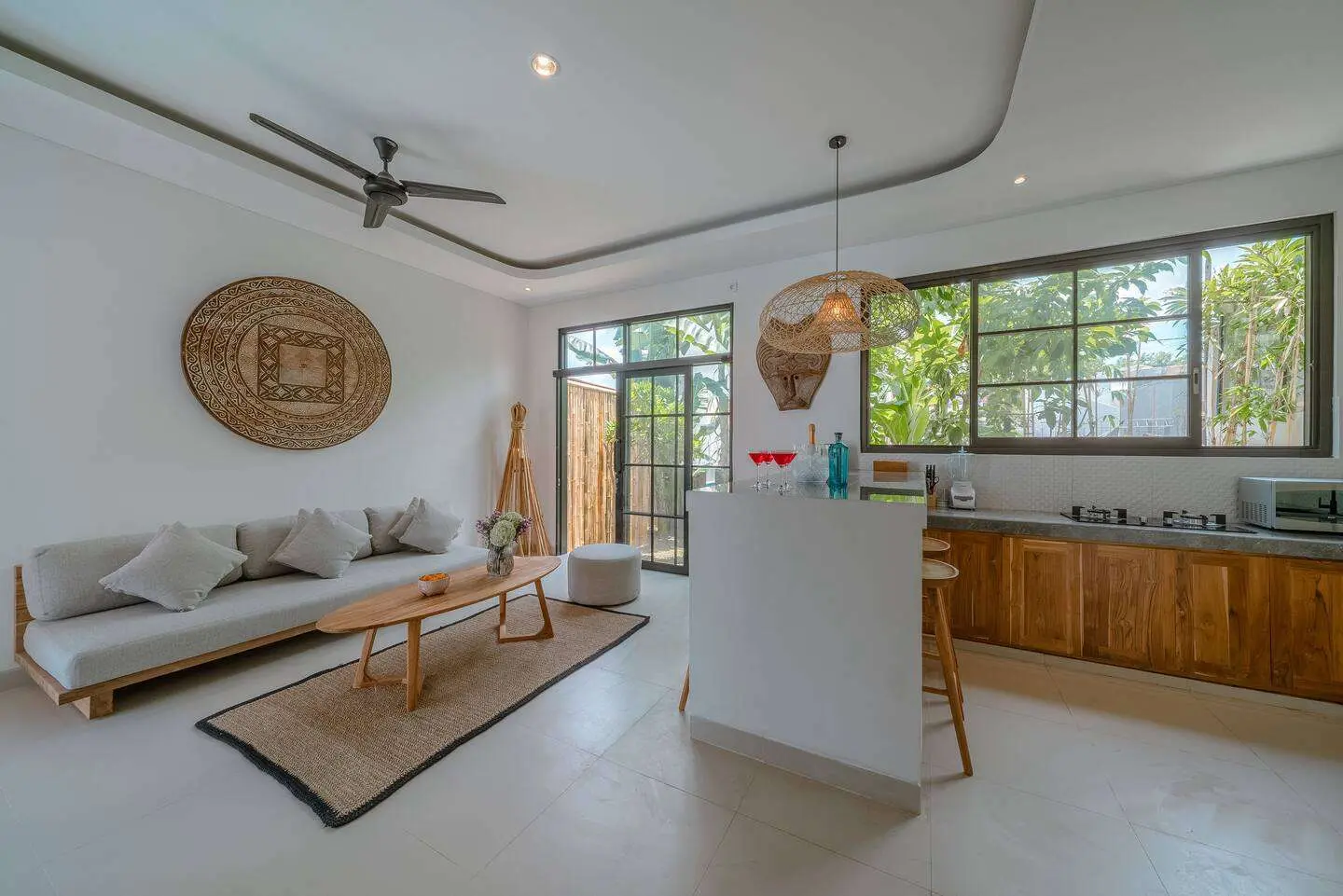 3 BEDROOMS VILLA 5 MINUTES TO ECHO BEACH - YO183 — image 2