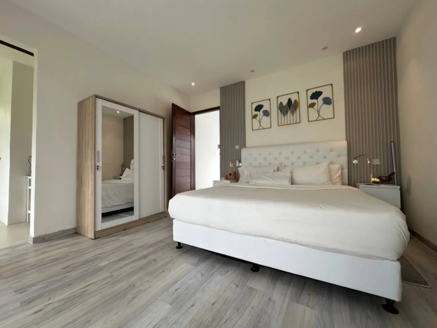 Modern Bright Villa with Rice Field View — image 2