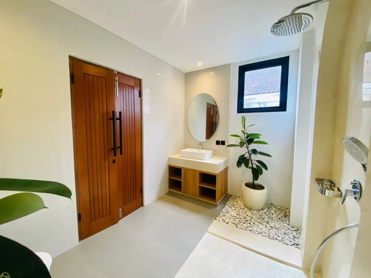 3 BEDROOM BRAND NEW LUXURY VILLA IN PRIME PERERENAN — image 4