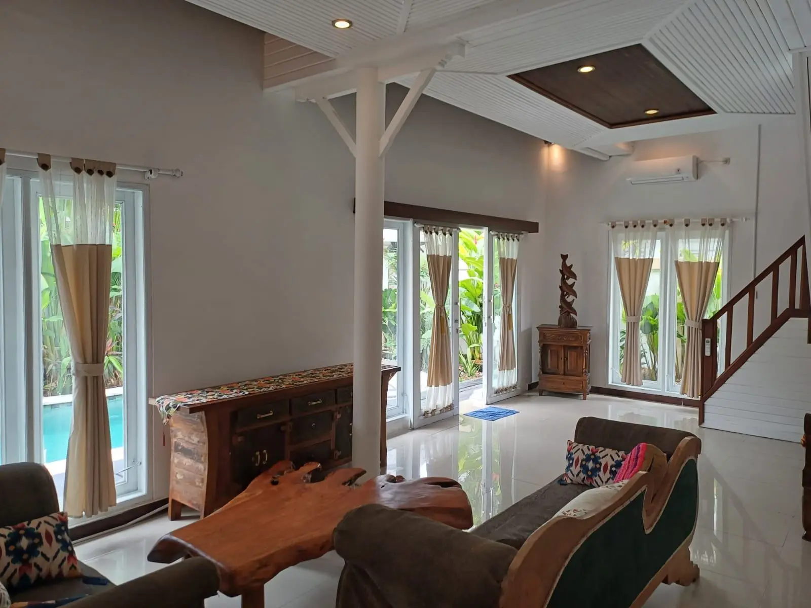Villa Nelayan - 3 Bedroom Tropical Villa near the Beach!! — image 2