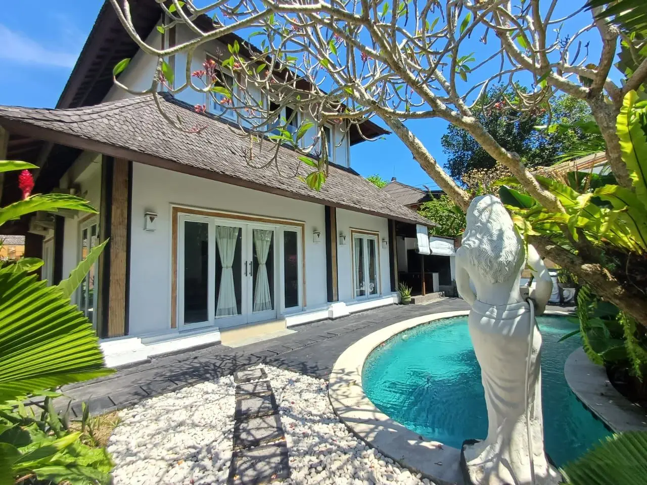 Villa Nelayan - 3 Bedroom Tropical Villa near the Beach!!