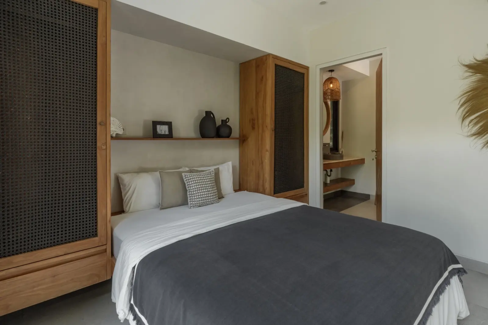 Modern luxury 4 bedrooms villa in Berawa Canggu — image 2