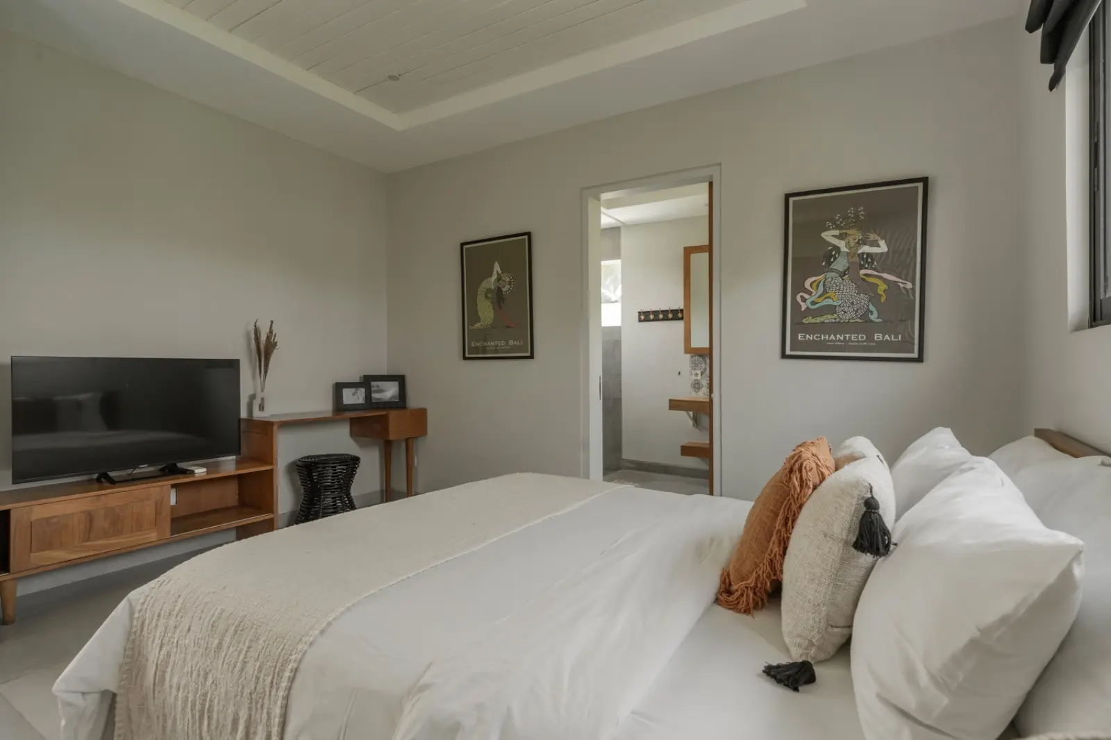 Modern luxury 4 bedrooms villa in Berawa Canggu — image 4