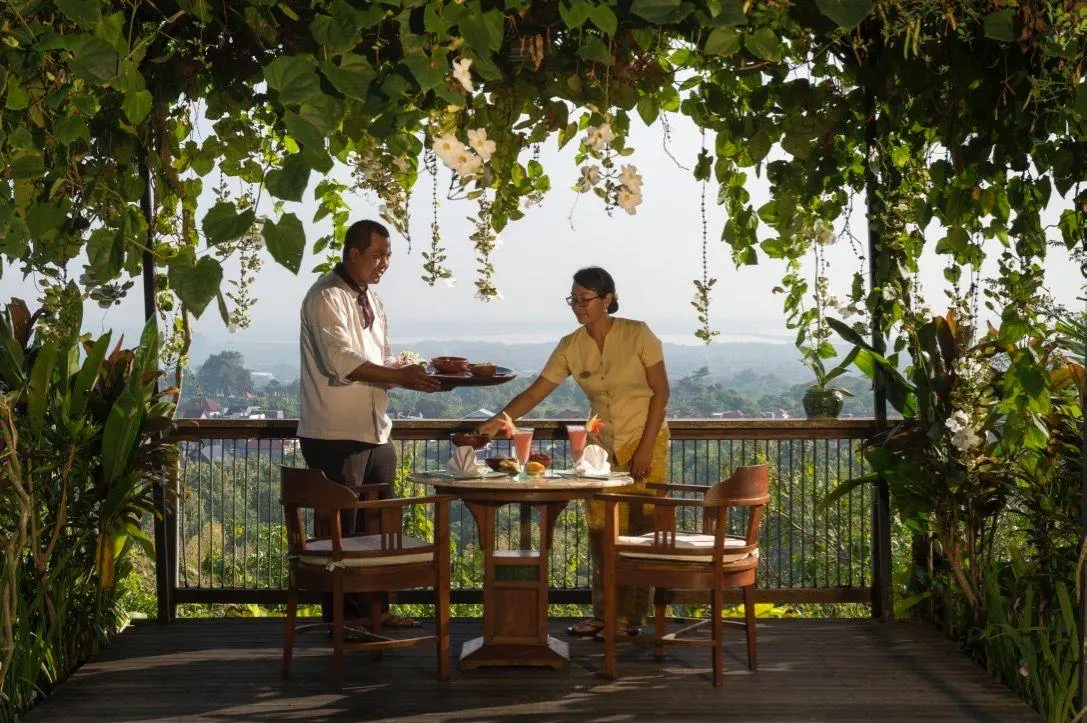 The Longhouse Bali – Luxurious 6-Bedroom Villa with Panoramic Views — image 4