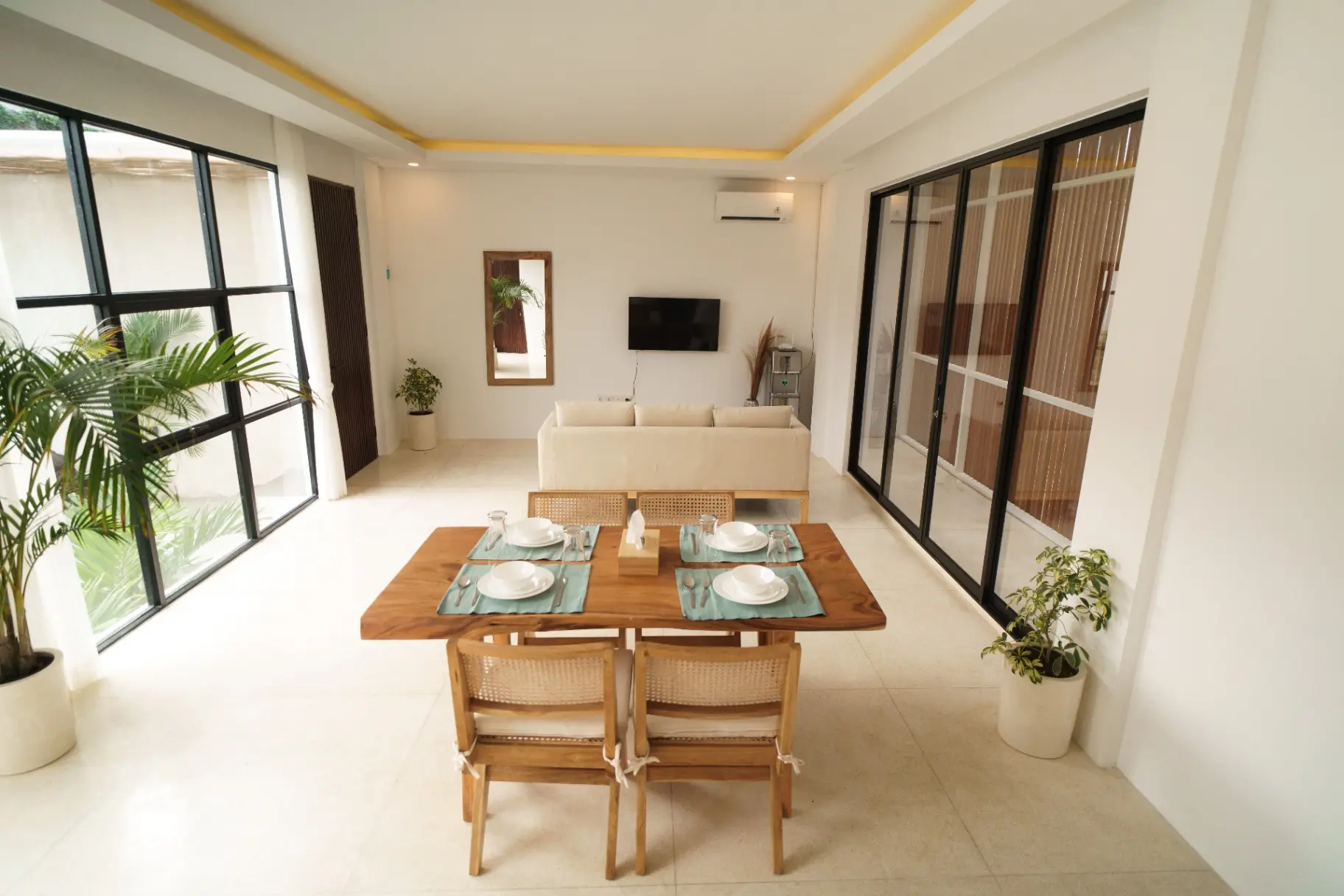 Cozy stylish villa in Umalas opposite the Liga Tennis next to the Pizza Fabbrica. 10 minutes drive to Berawa Beach. — image 3