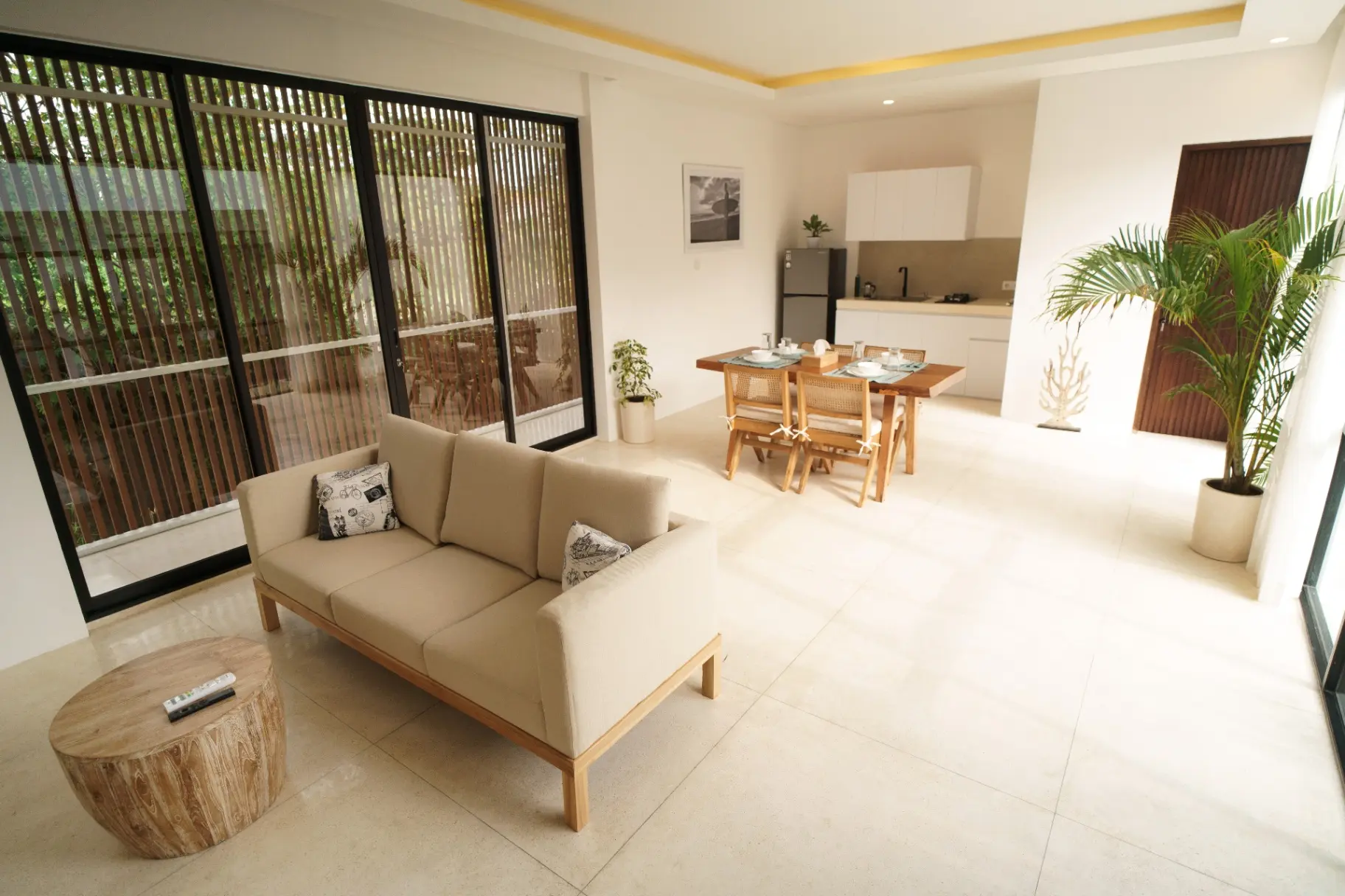 Cozy stylish villa in Umalas opposite the Liga Tennis next to the Pizza Fabbrica. 10 minutes drive to Berawa Beach. — image 2
