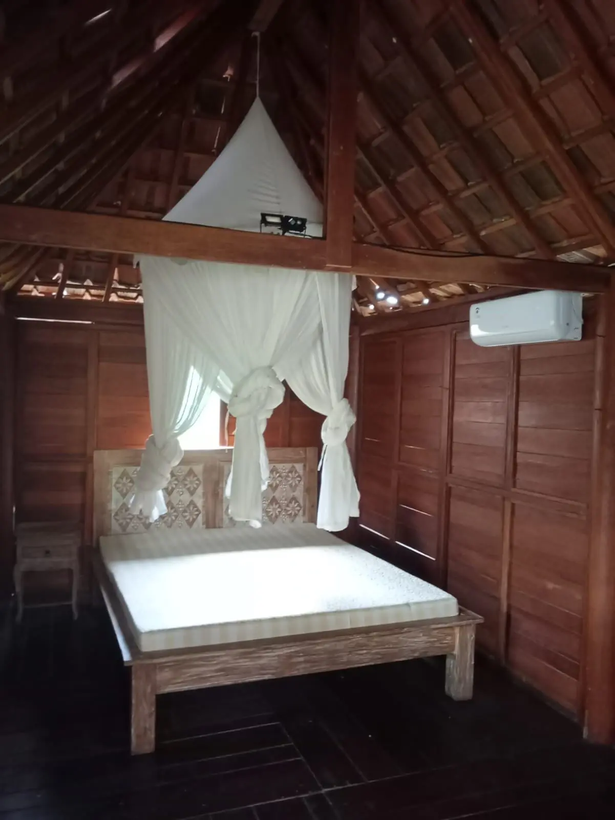 Ensuite Secret Private Garden behind Bintang Wooden Joglo House at Ubud with AC — image 2