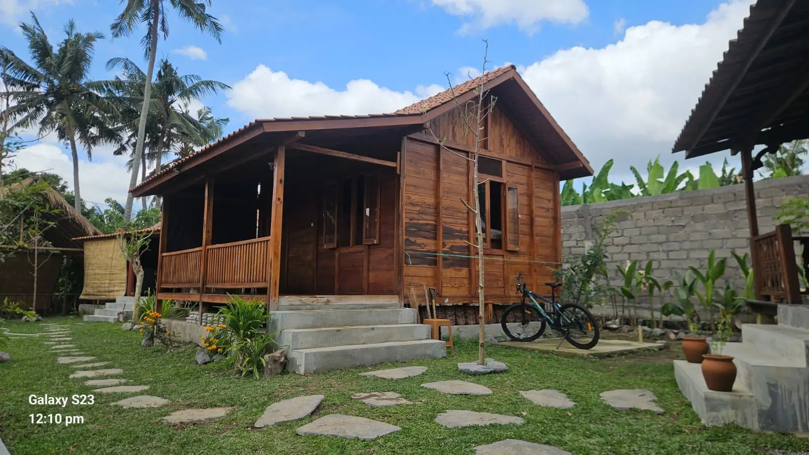 Ensuite Secret Private Garden behind Bintang Wooden Joglo House at Ubud with AC — image 4