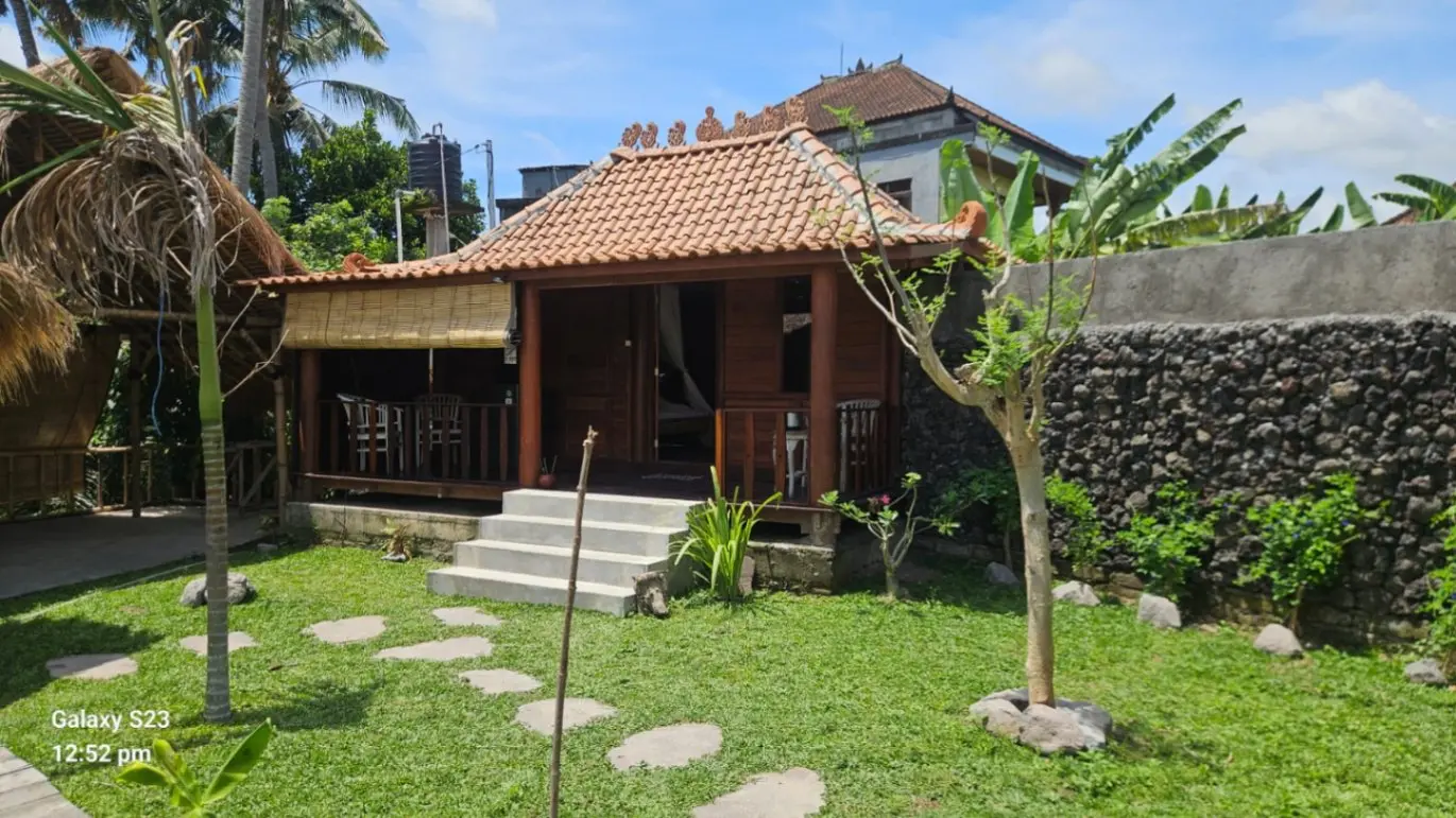 Ensuite Secret Private Garden behind Bintang Wooden Joglo House at Ubud no AC — image 3