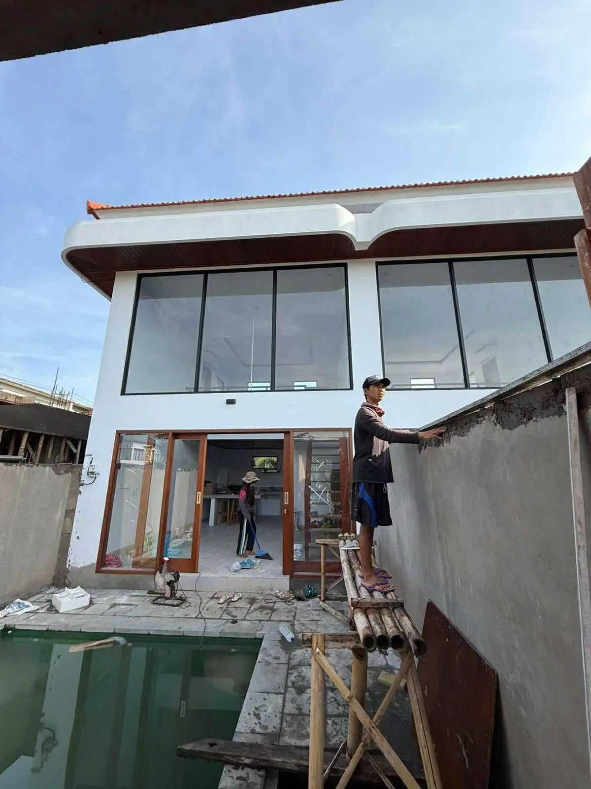 Mezzanine bedroom private pool and a small terrace — image 1
