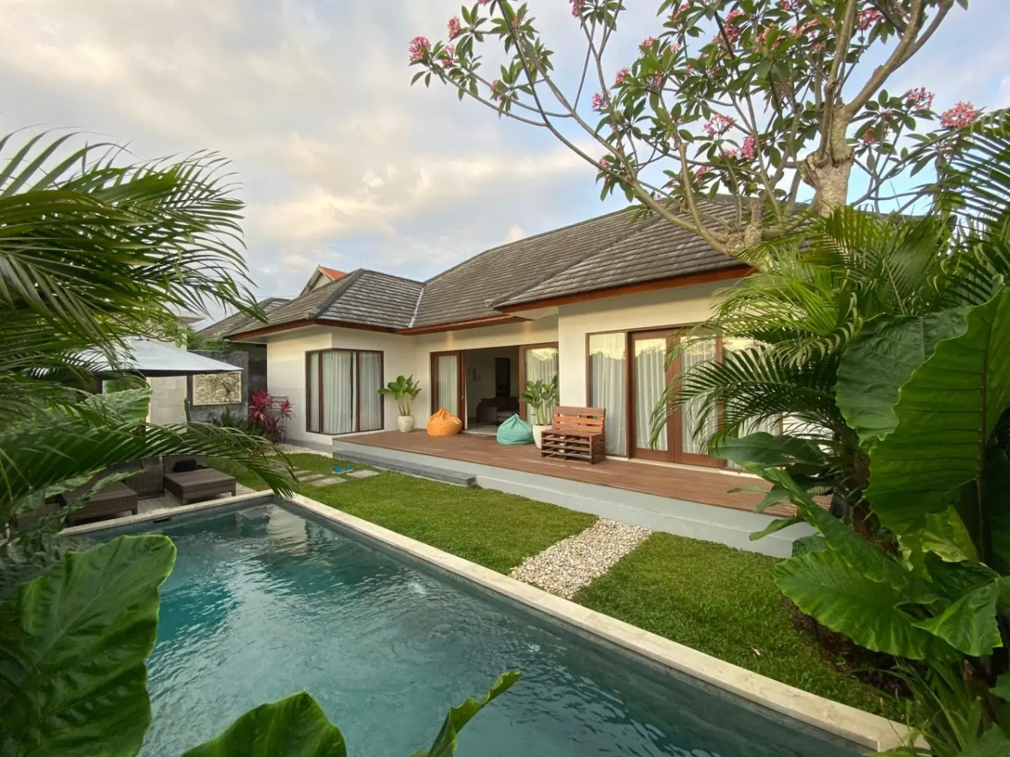 Villa For Rent 3 Bed In Umalas Kerobokan Bali KK-3707