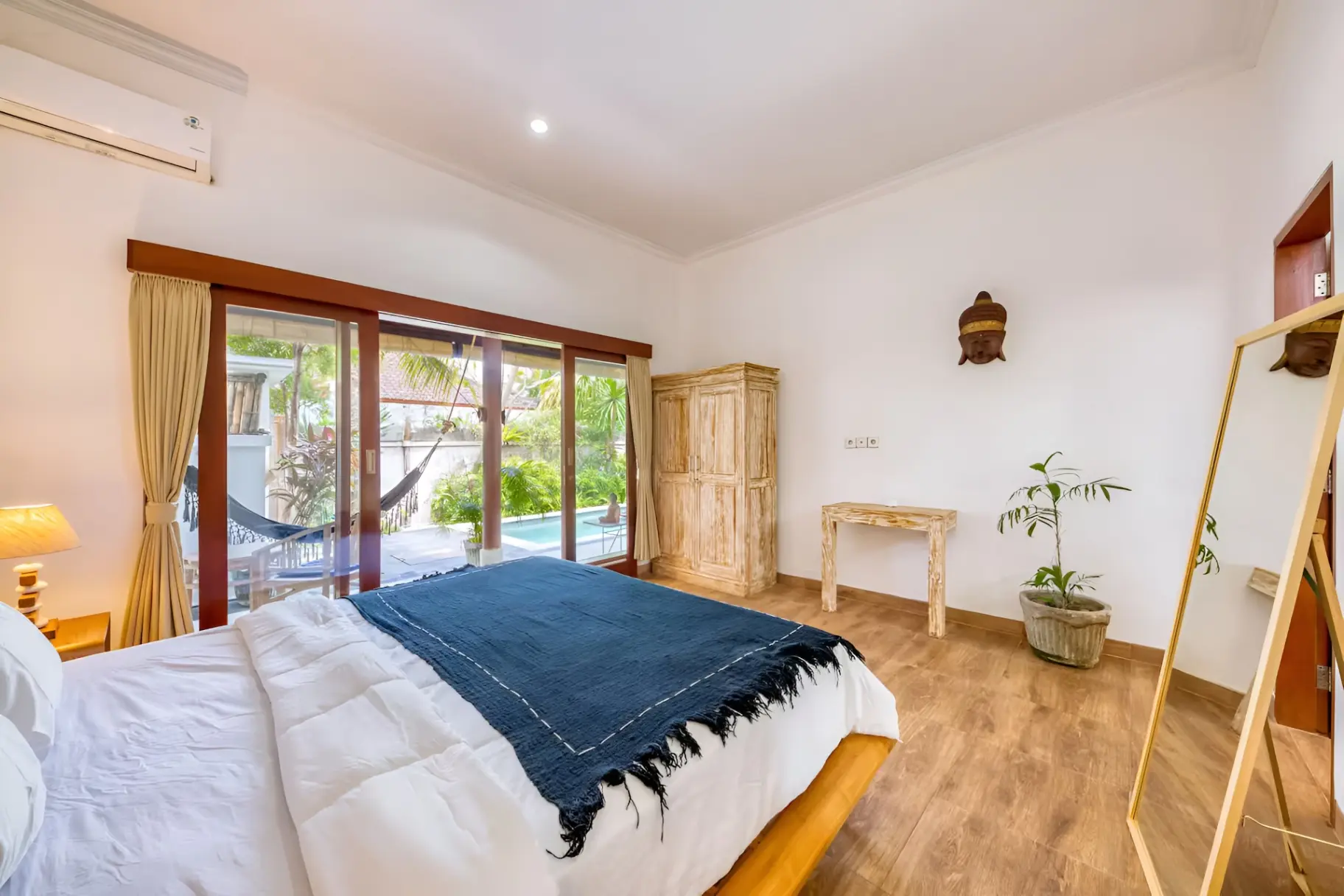 Pererenan - 2BR Tropical Style Villa — image 3