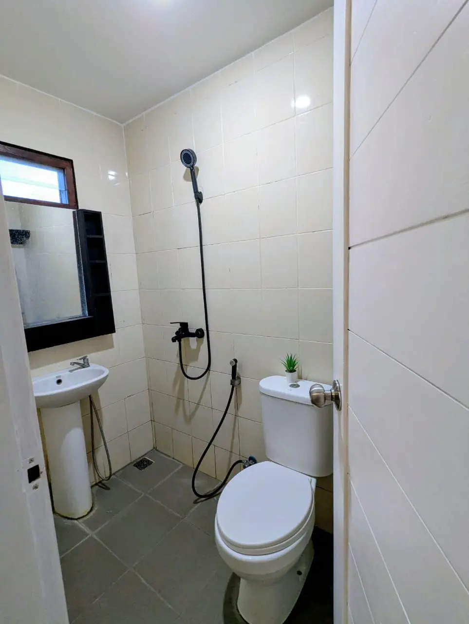Special Price-Homey and Comfortable 2 Bedroom House — image 4
