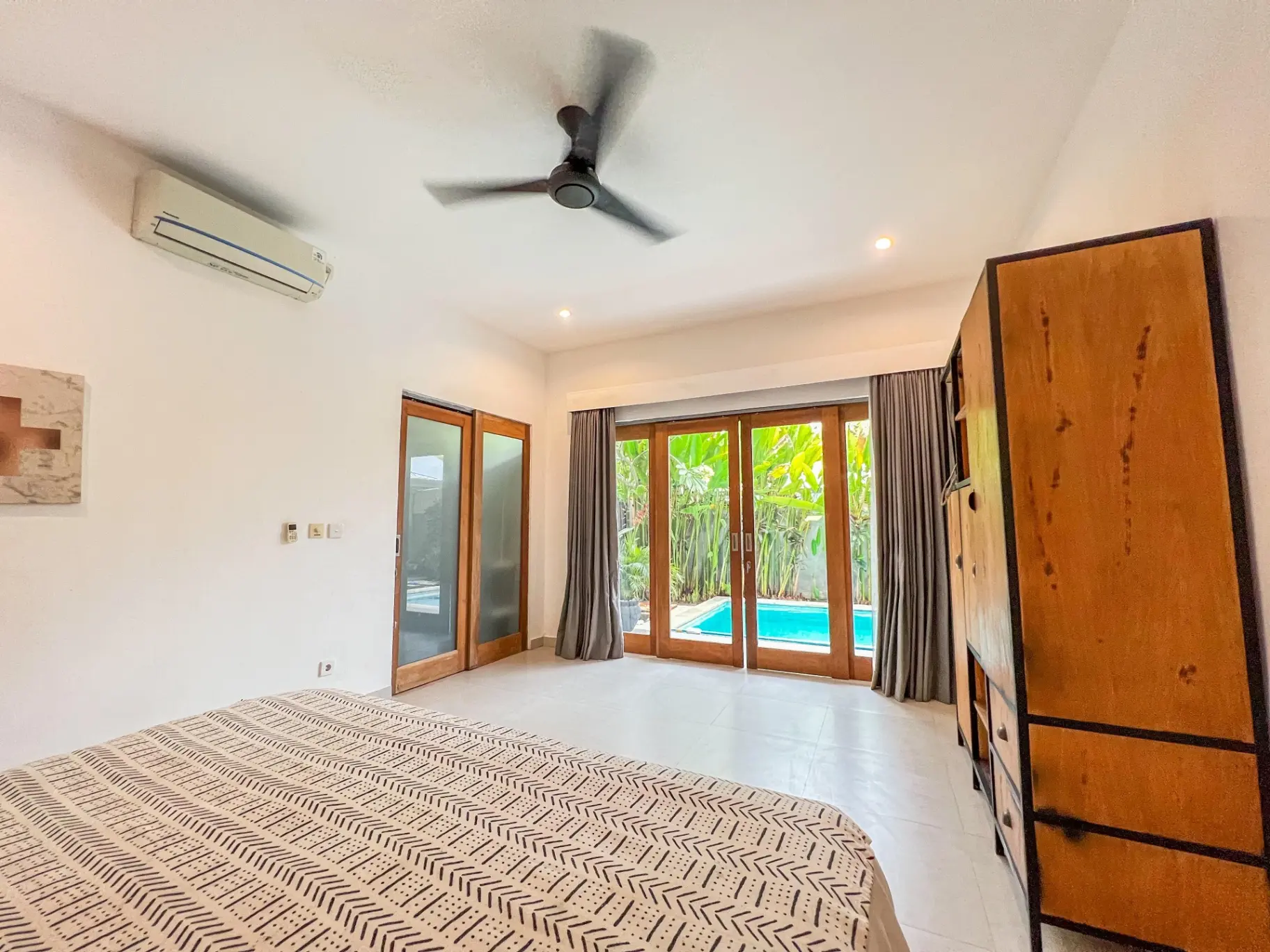 Peaceful Room in a Beautiful Zen Villa — image 4