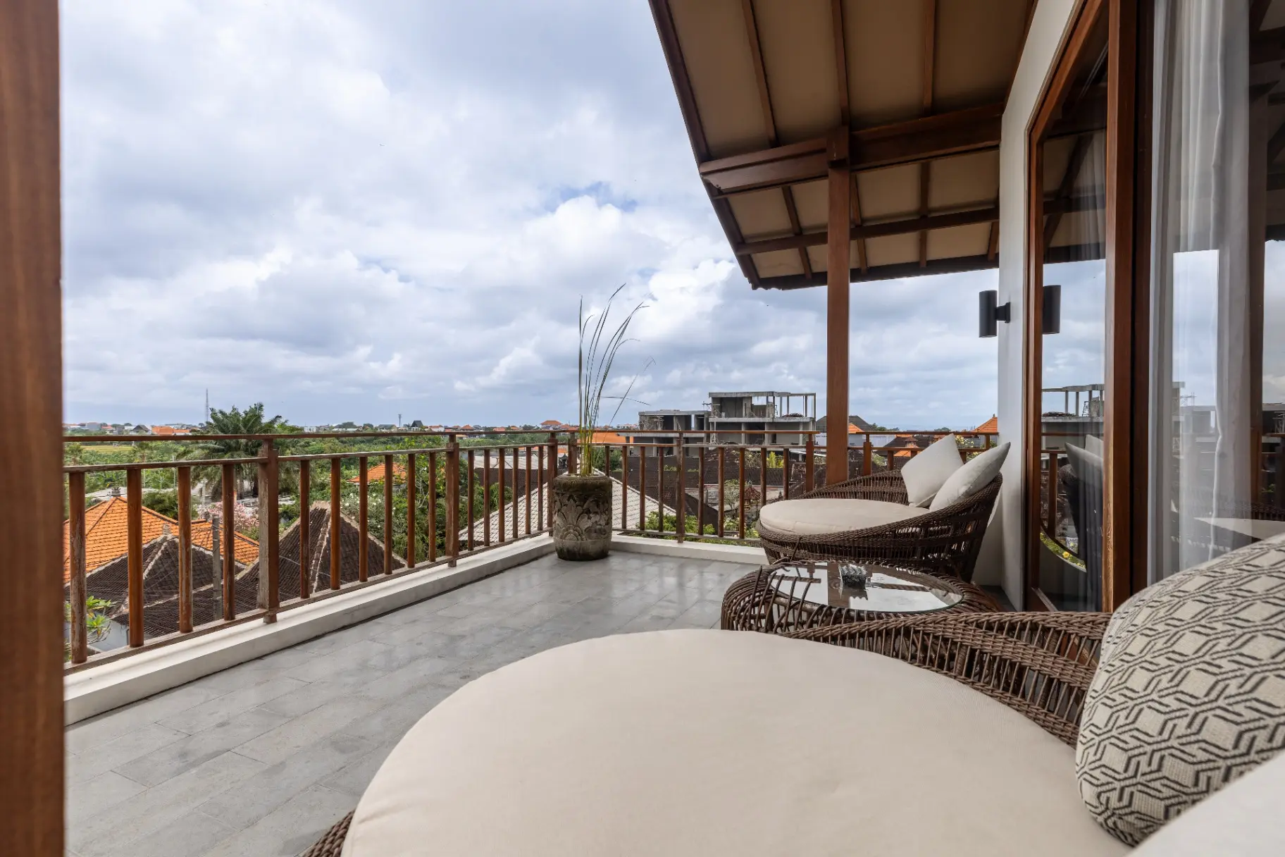 Just Residence - Tropical 3 BR Designer Villa Canggu Pool & Rooftop — image 1