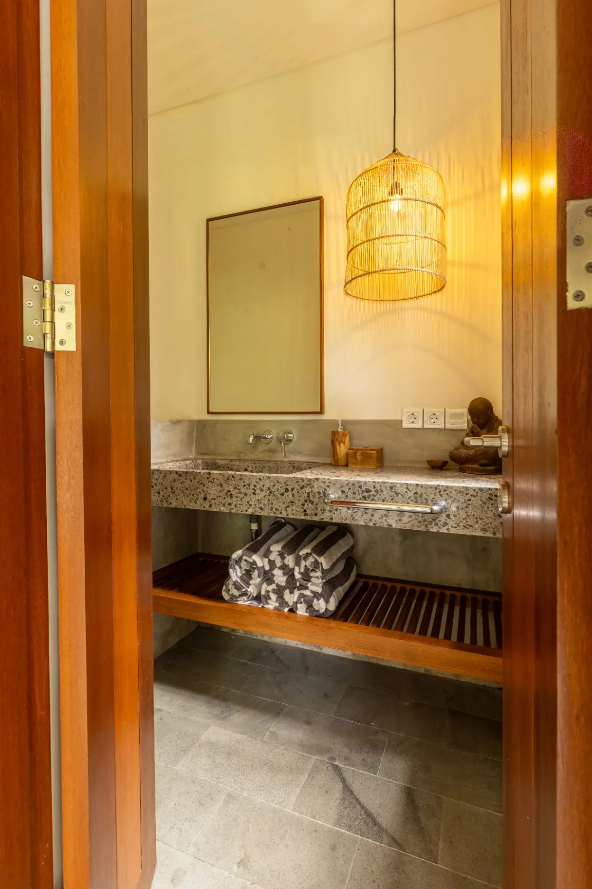 Just Residence - Tropical 3 BR Designer Villa Canggu Pool & Rooftop — image 4