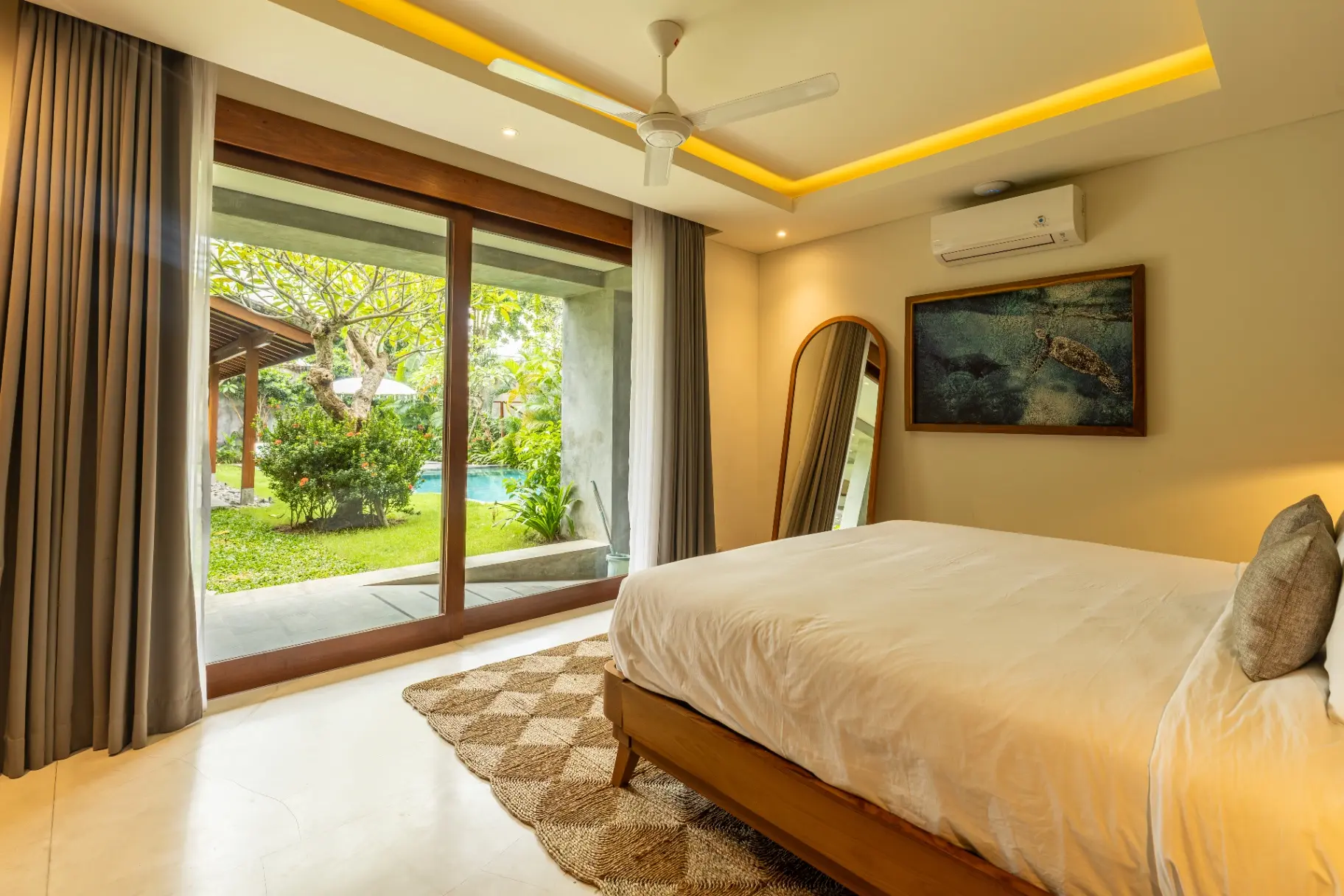 Just Residence - Tropical 3 BR Designer Villa Canggu Pool & Rooftop — image 2