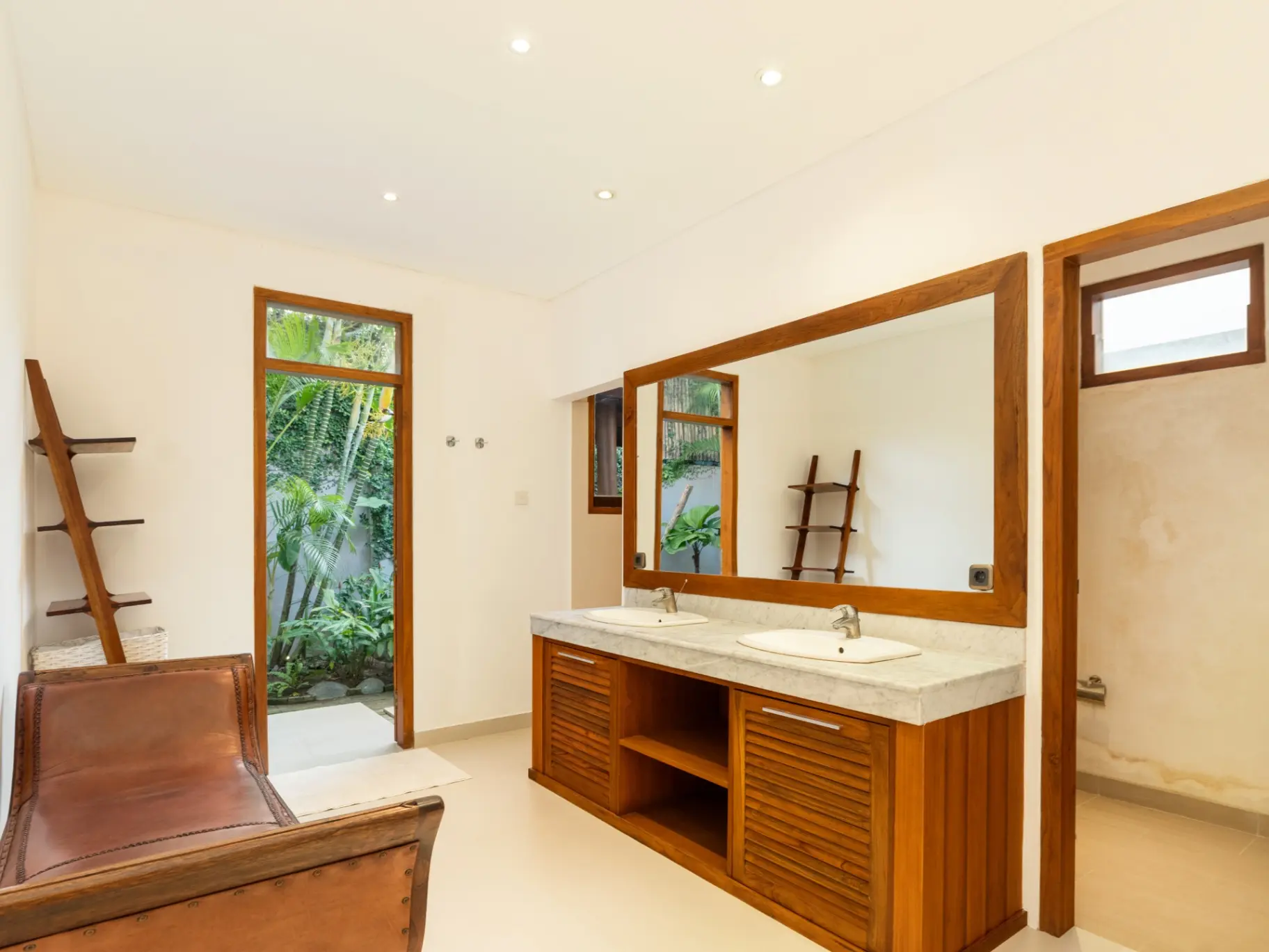 Villa Gaia 6B - 3 Bedroom Modern Villa in a Calm and Quiet location of Batubelig — image 3