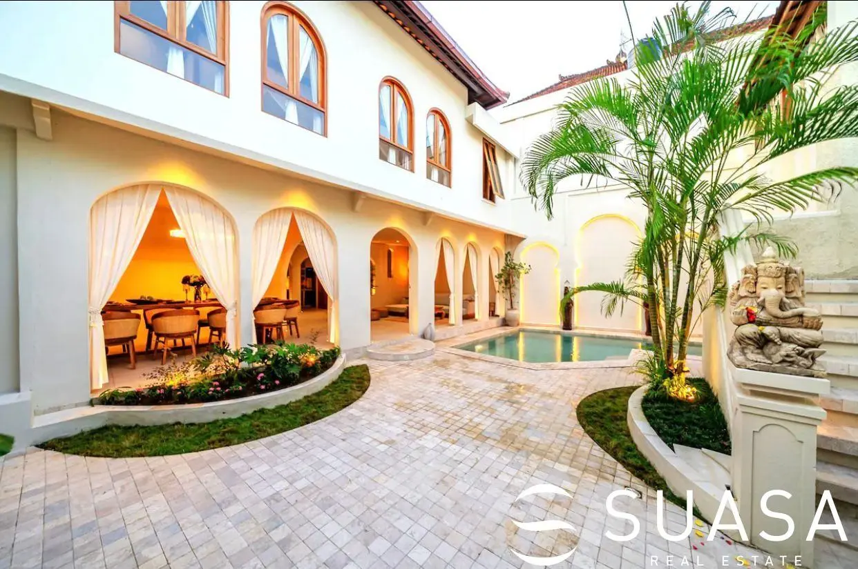 For Rent - Luxury 5-Bedroom Villa in Berawa Canggu
