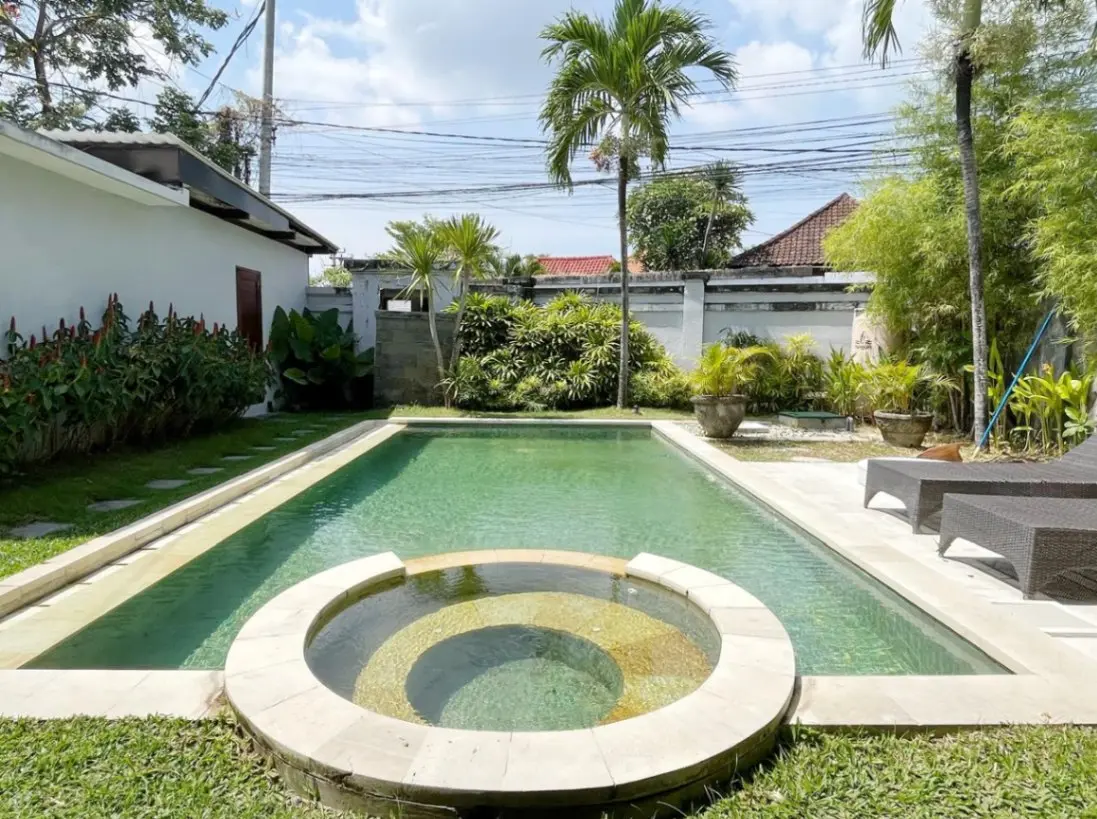 Spacious Villa with Garden in Seminyak — image 2