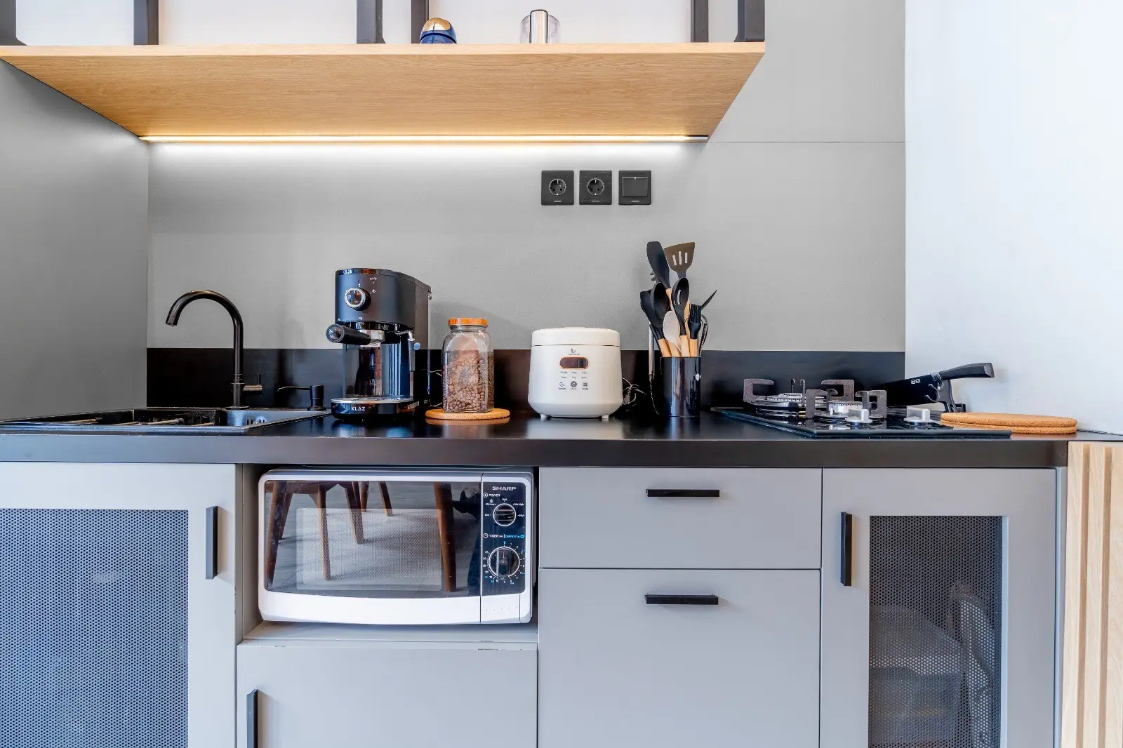 Cozy 2-Bedroom Family Villa - 10 Min to the Beach — image 3